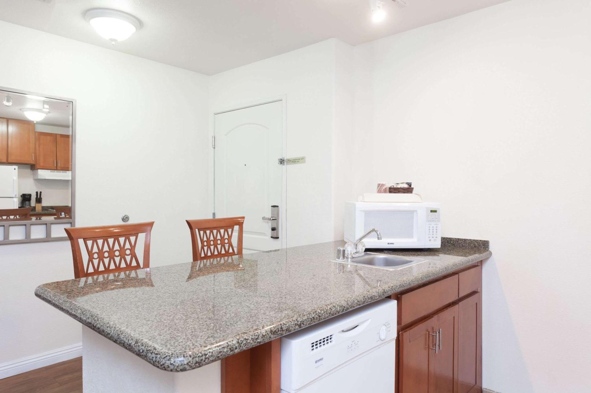 One-Bedroom King Suite Non-Smoking