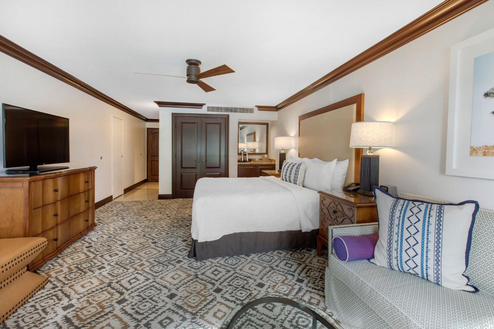 Traditional Room 1 King Bed