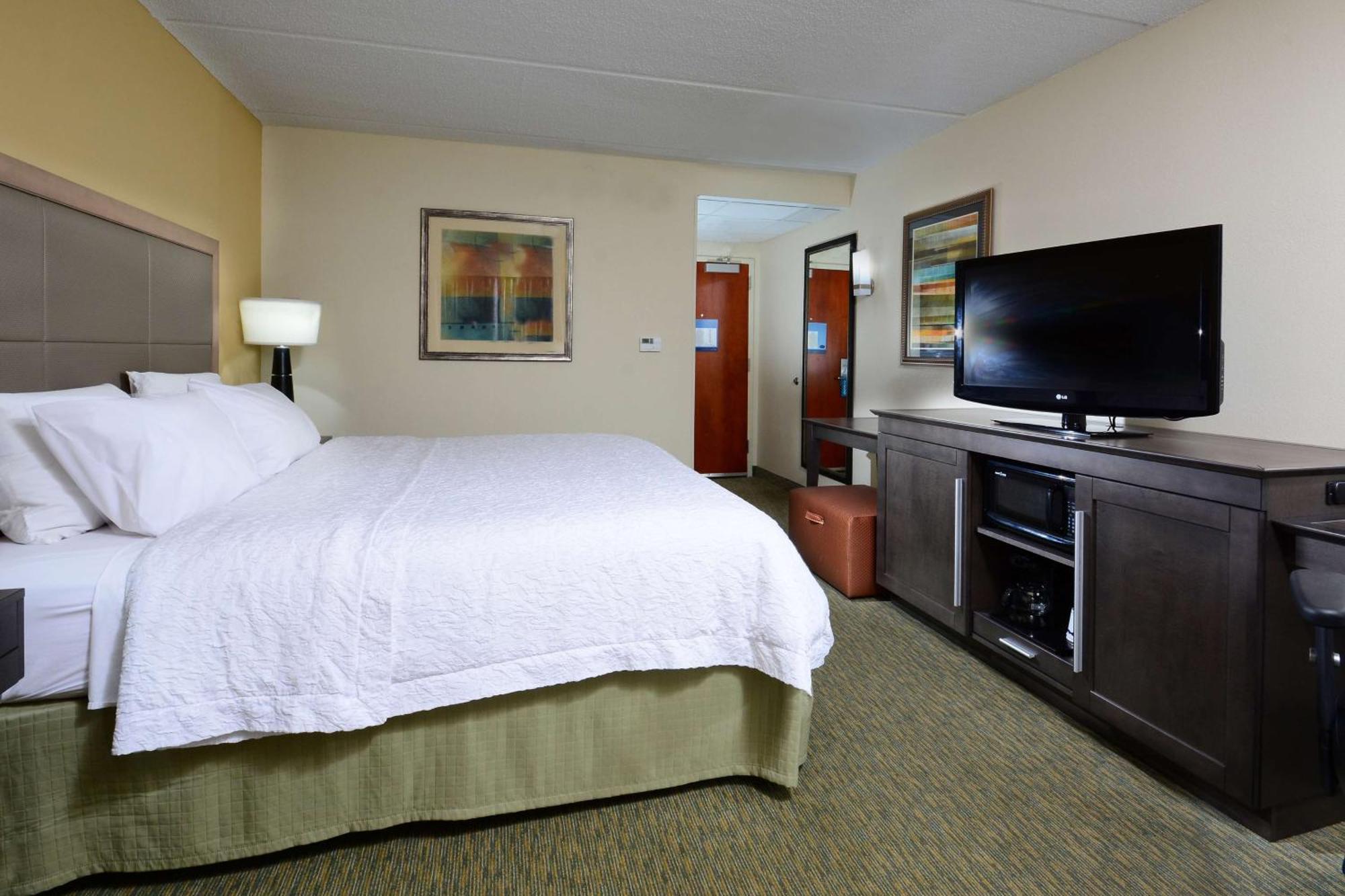 King Room with King Bed - Non-Smoking