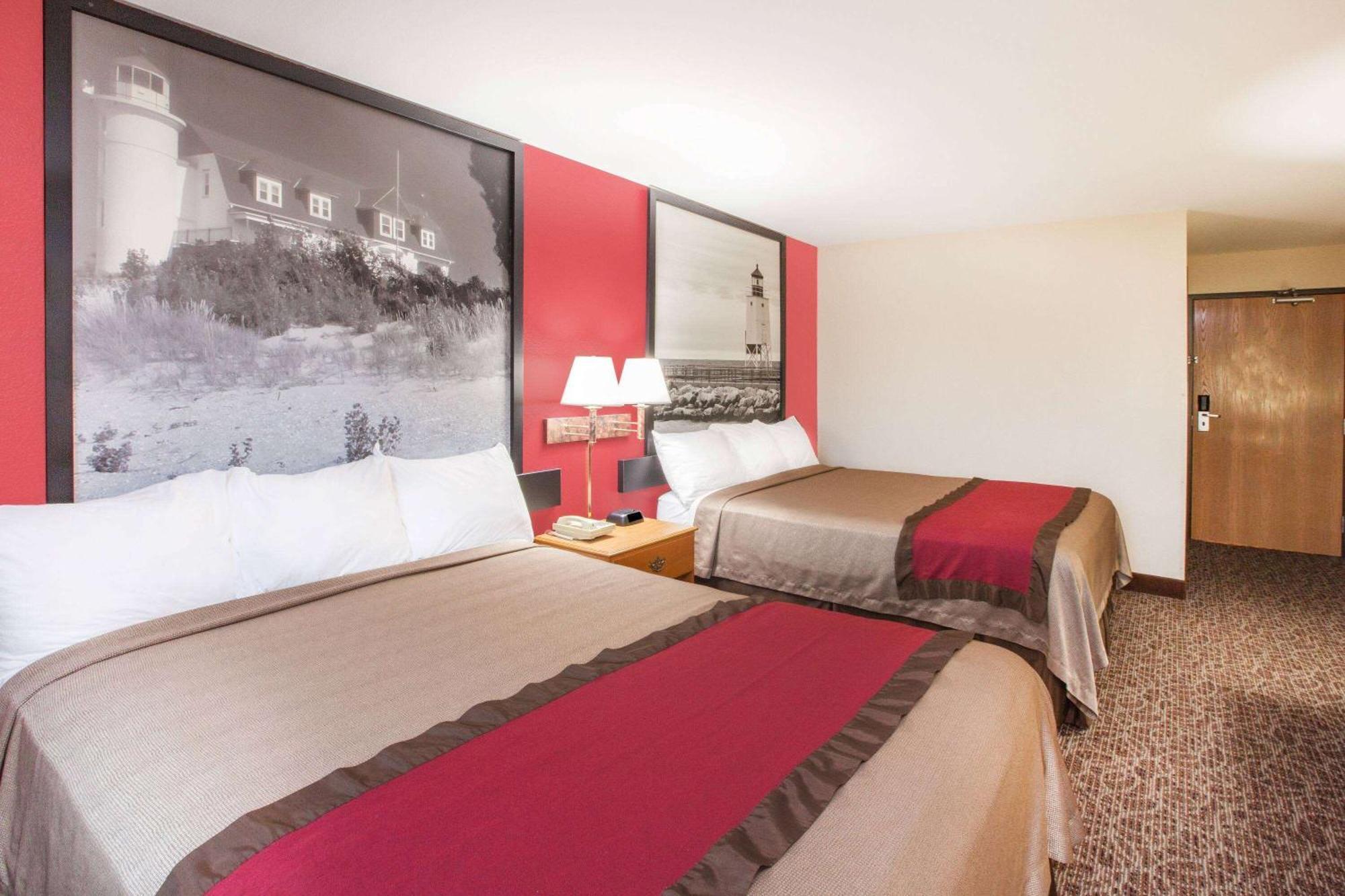 Queen Room with Two Queen Beds - Non-Smoking