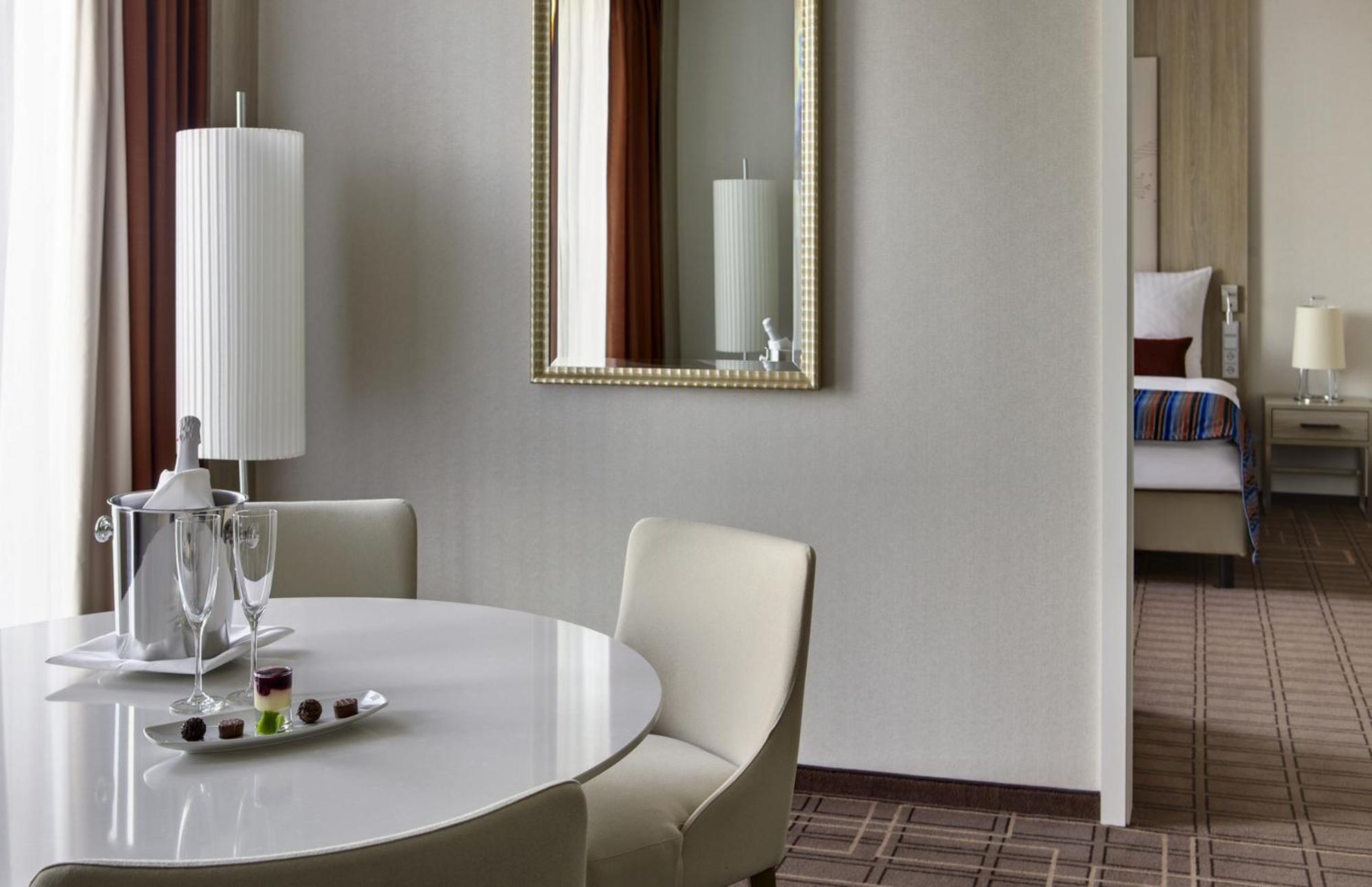 Suite,1277013766:JPEG