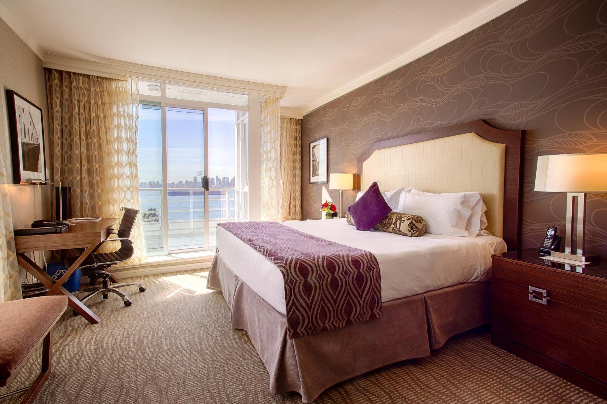 Superior King Room Harbour View