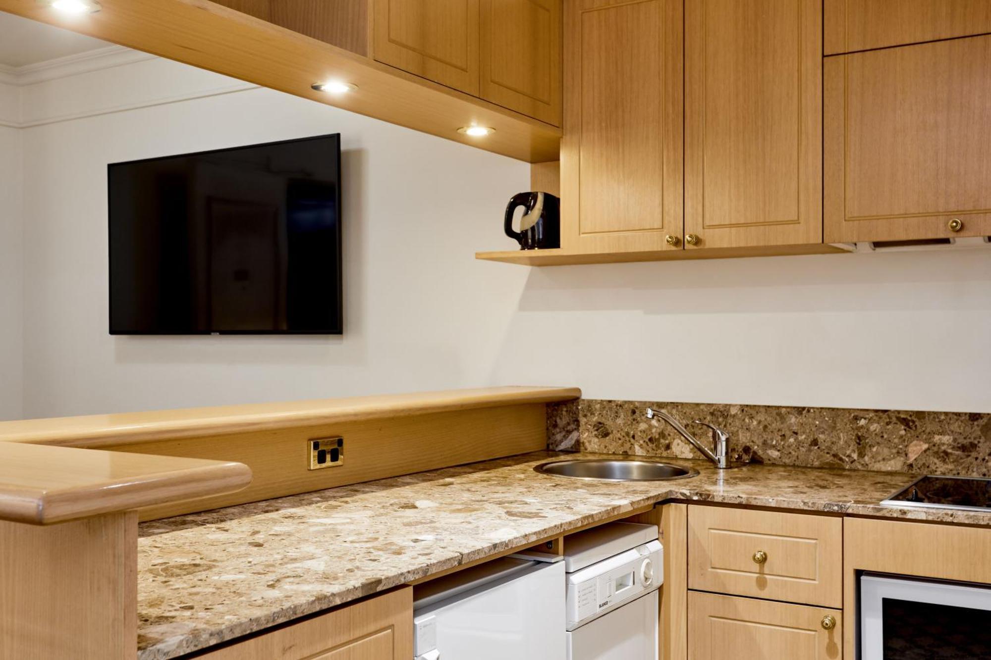 One Bedroom Queen Suite