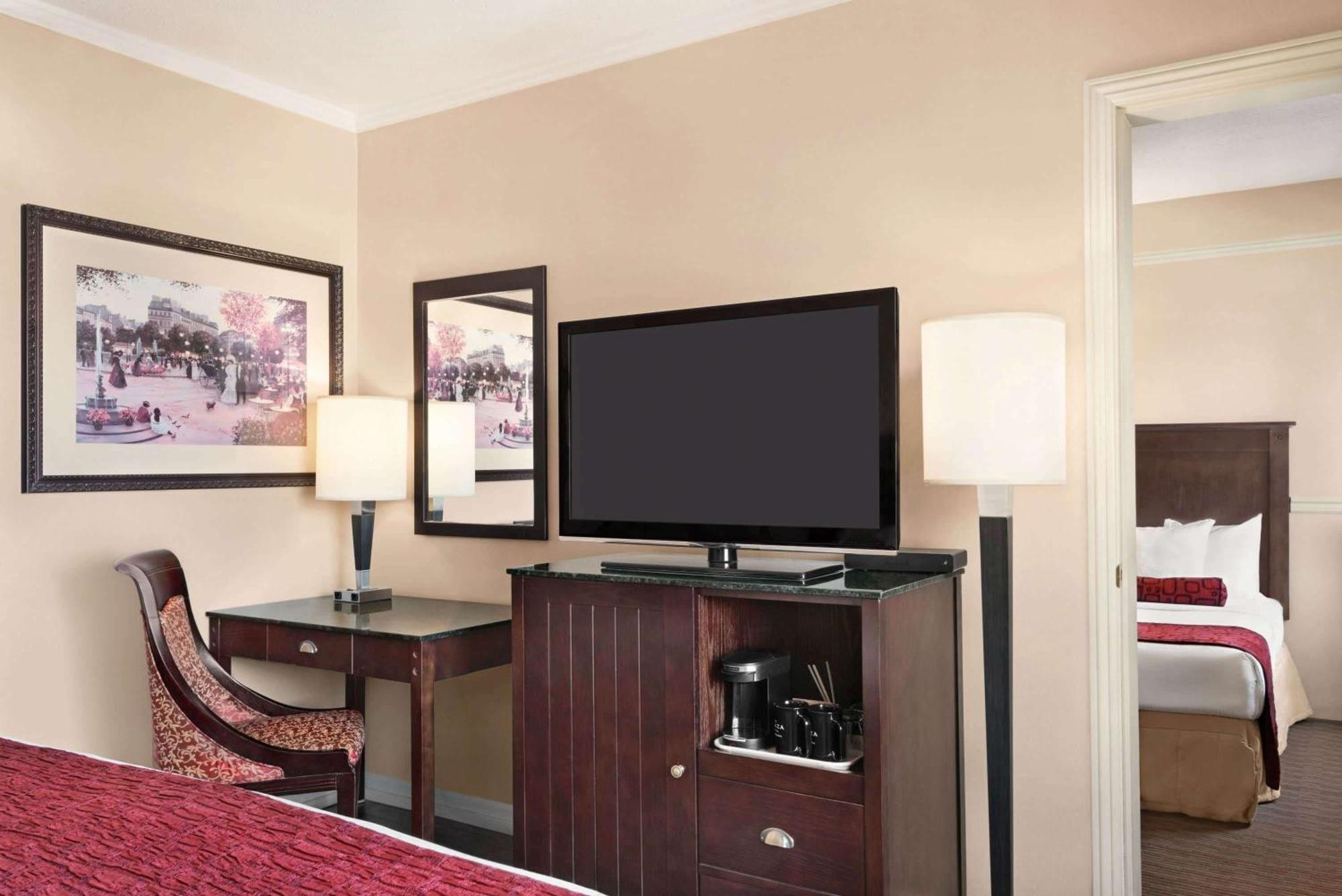 Two-Bedroom Family Suite Non-Smoking,1277510158:JPEG