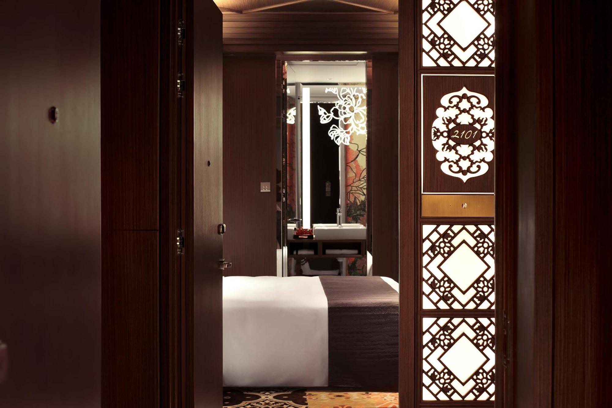 New Moon Queen Room