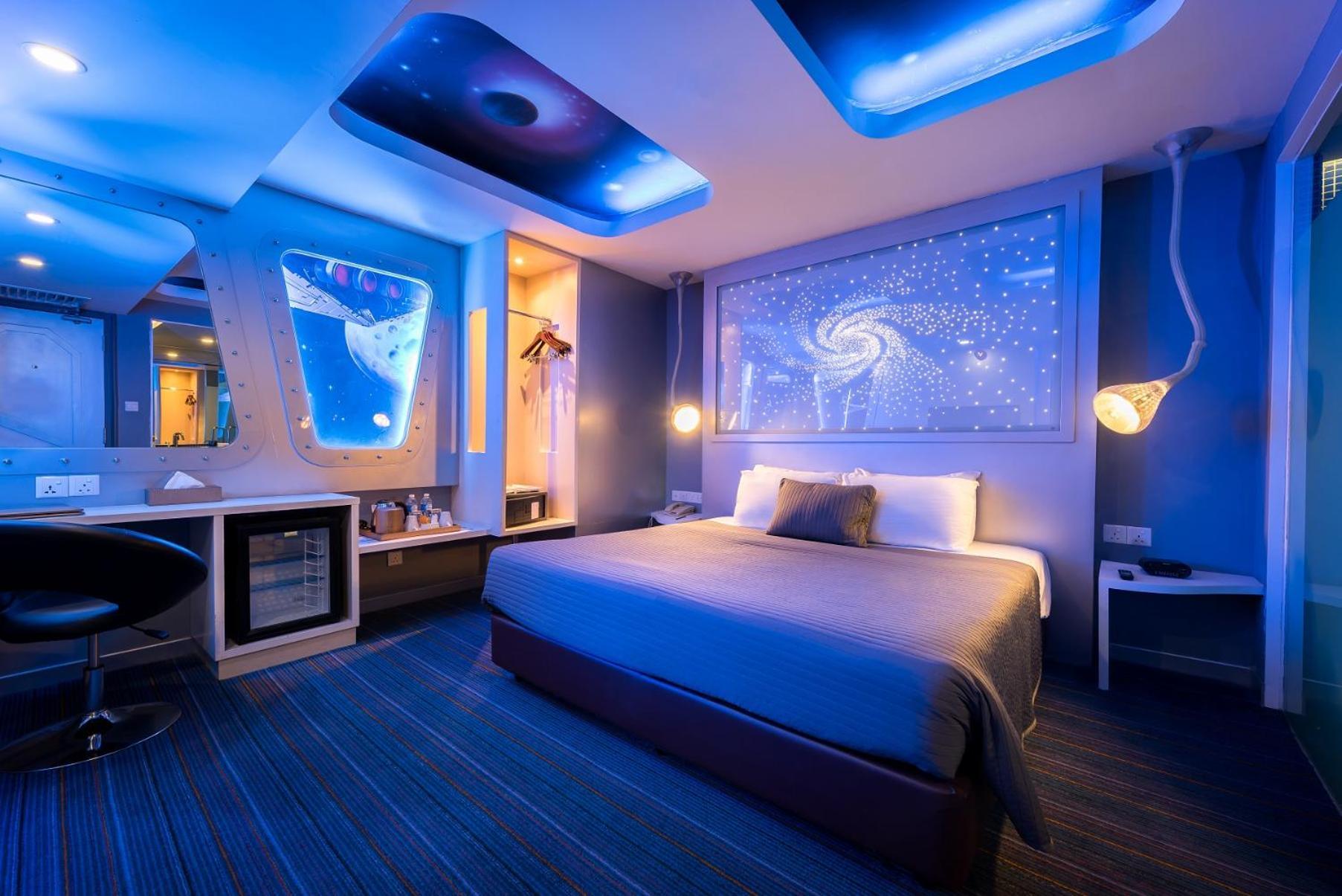 Theme room