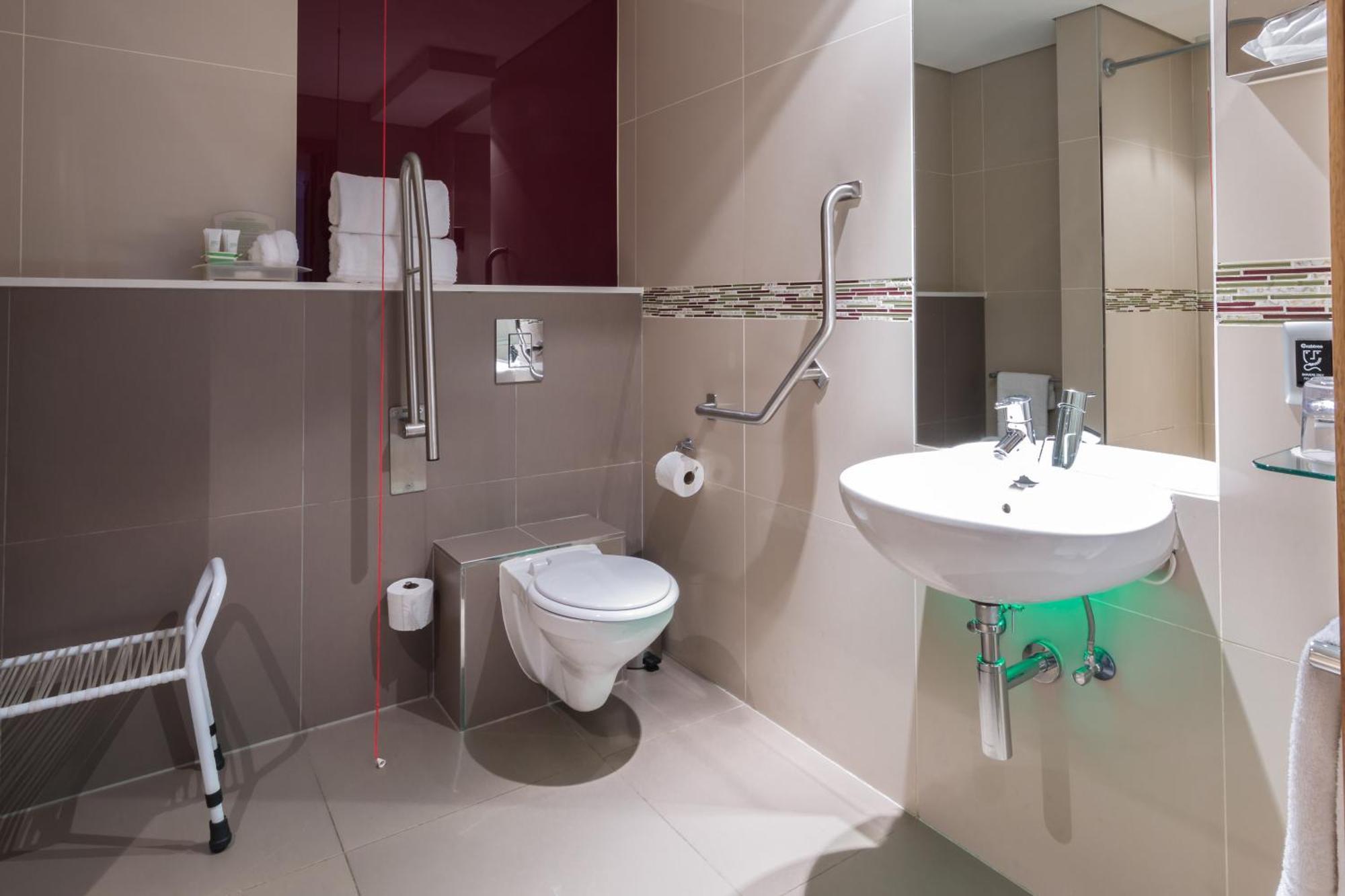 Standard Queen Room - Disability Access,1550371501:JPEG