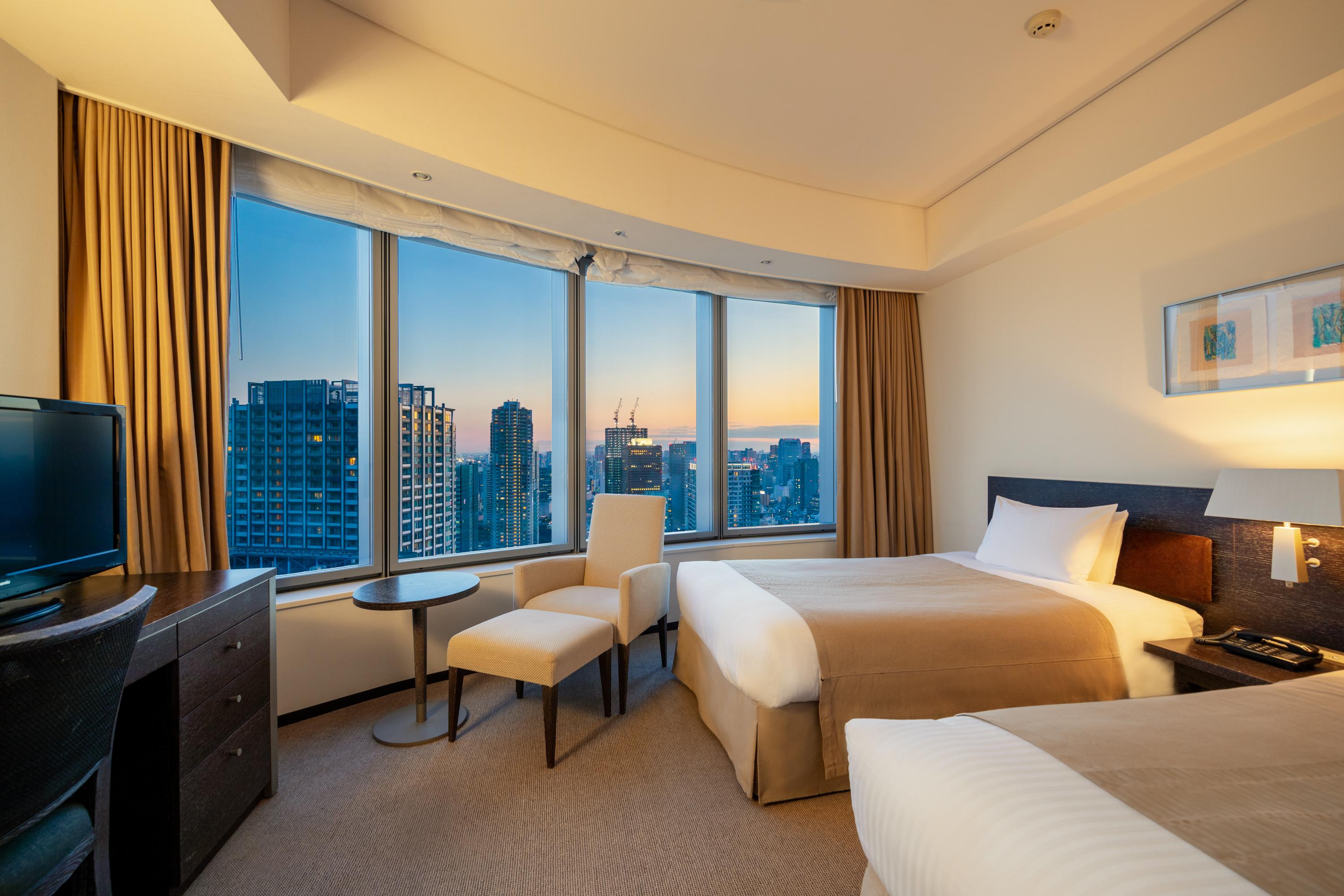 Corner Twin Room Non Smoking Above 27th floor