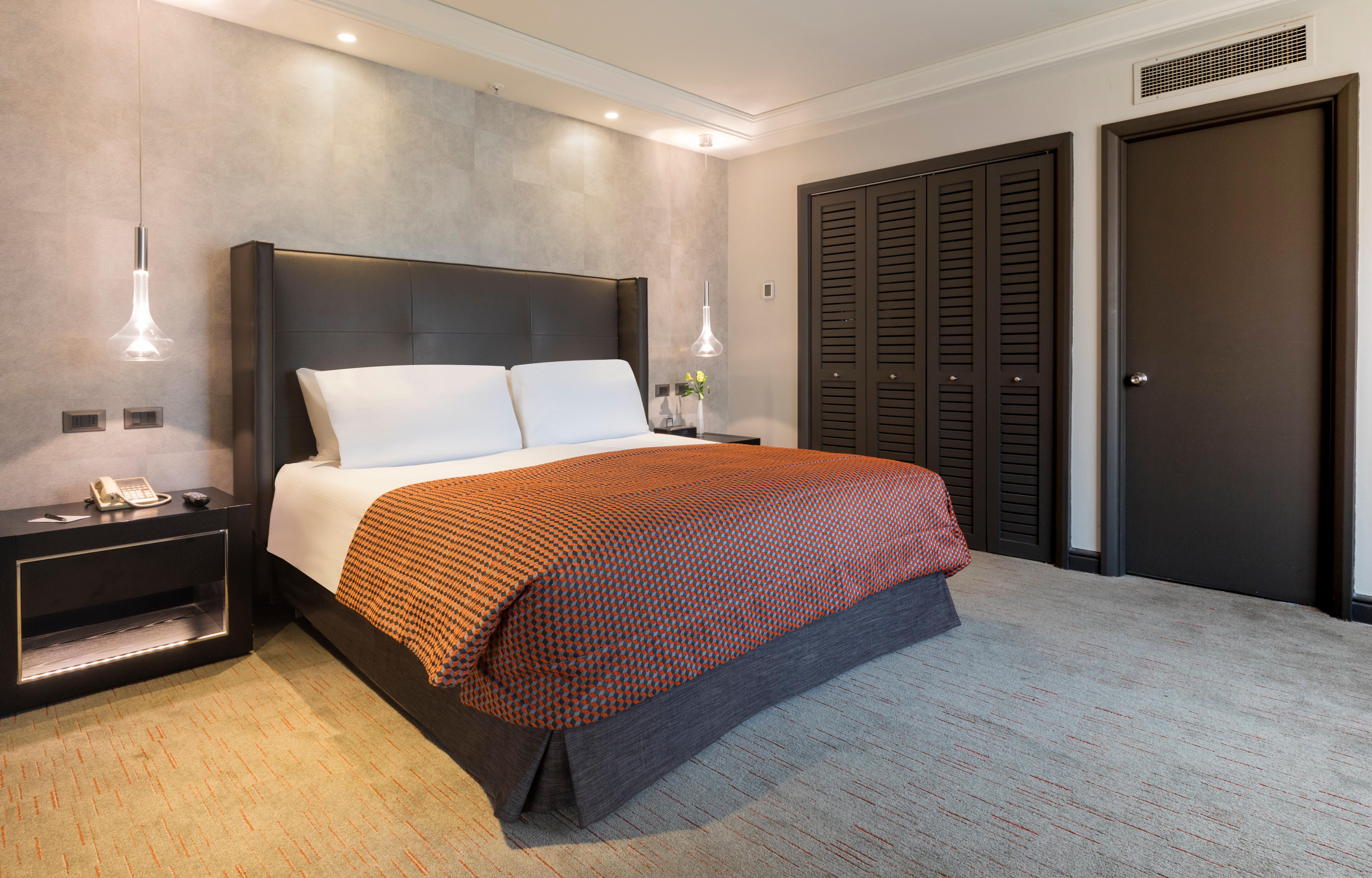 One-Bedroom Suite,1439889709:JPEG