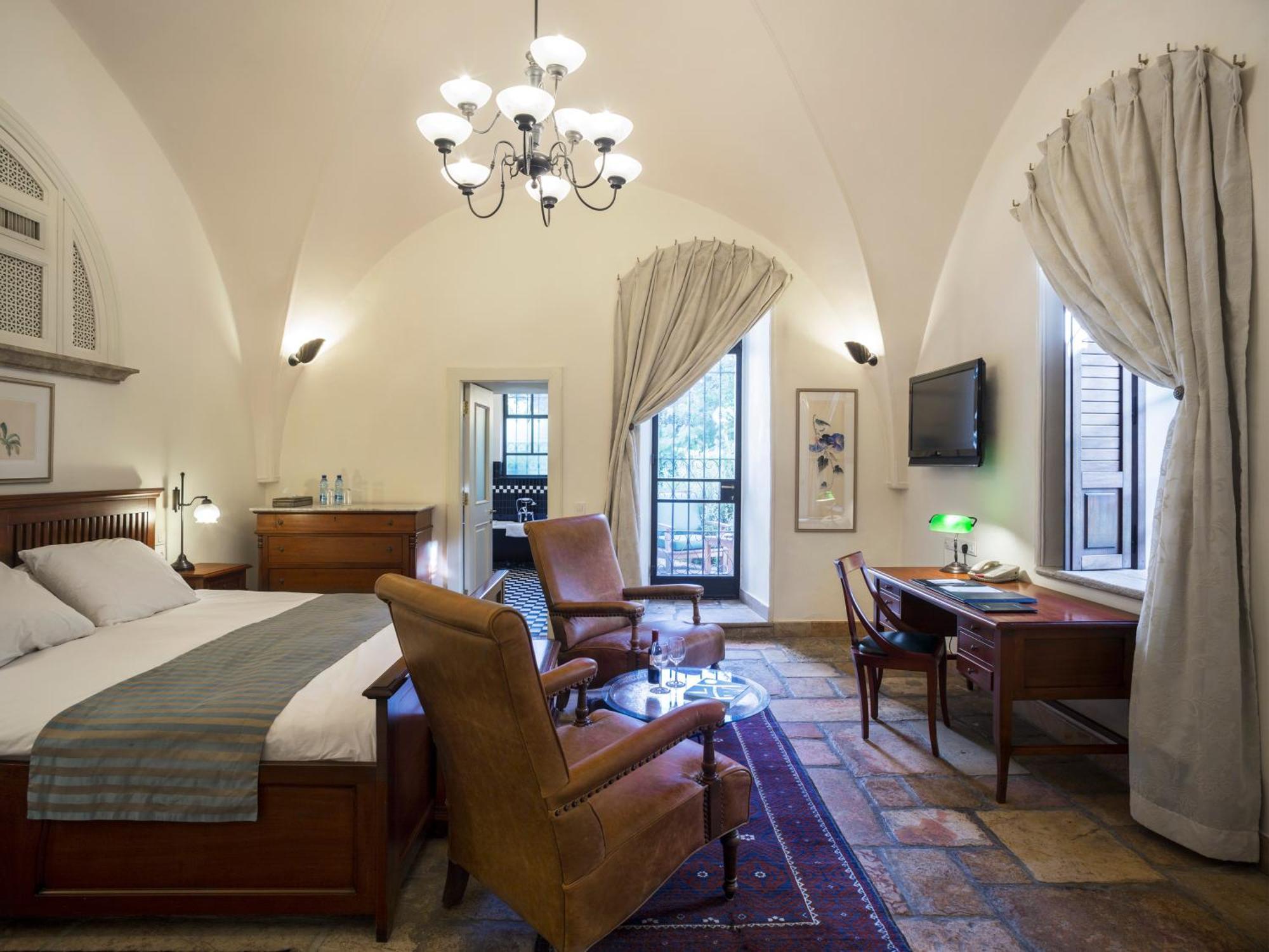 Deluxe Pasha Room