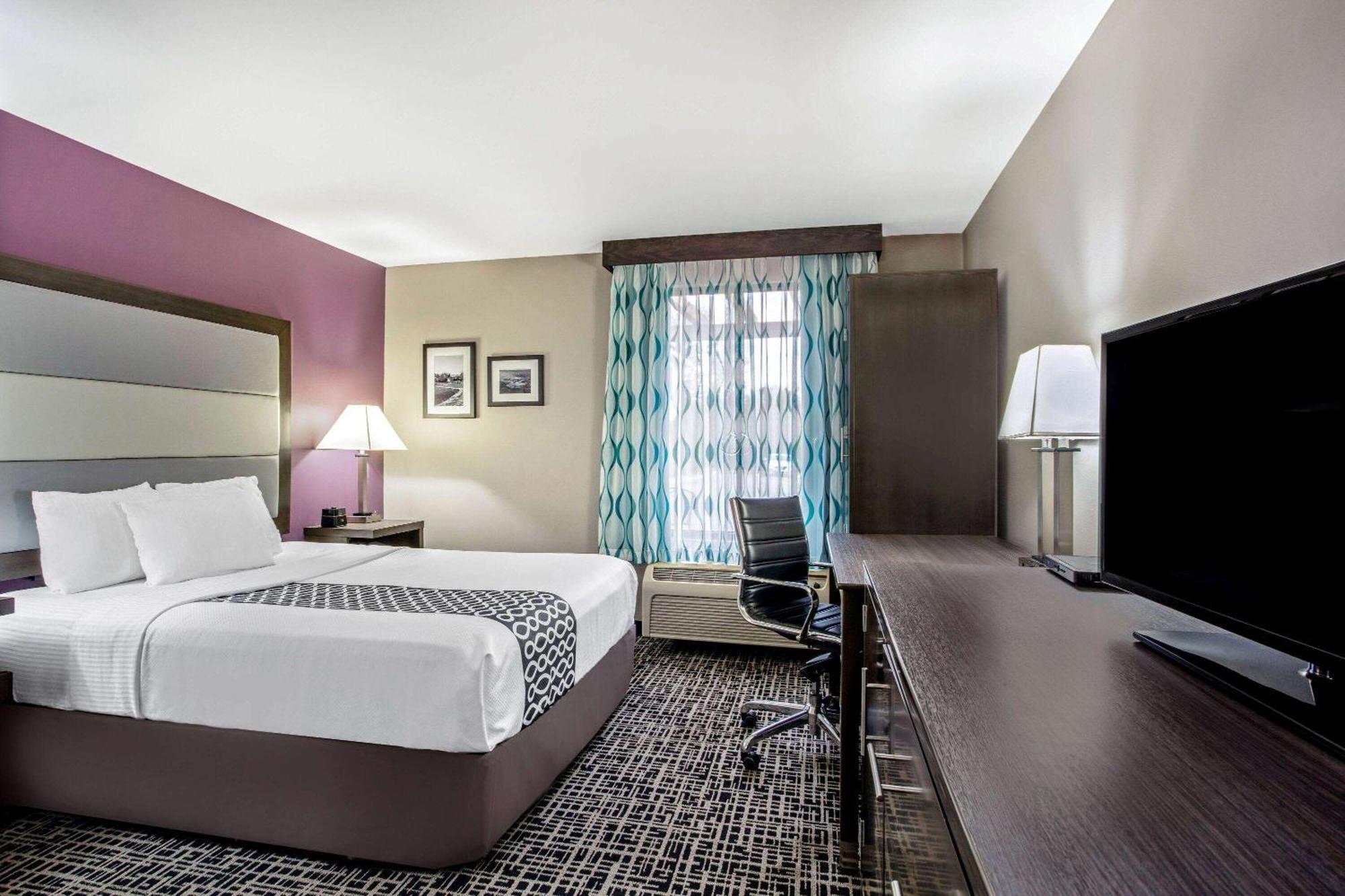 Queen Room - Mobility Access/Non-Smoking