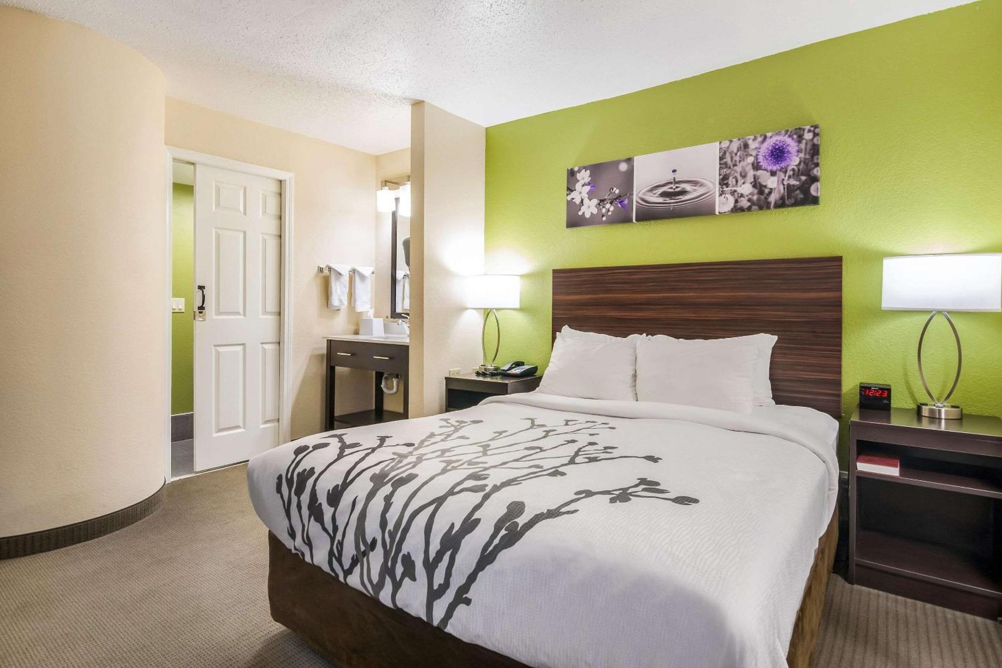 Queen Room First Floor Accessible or Non-Smoking