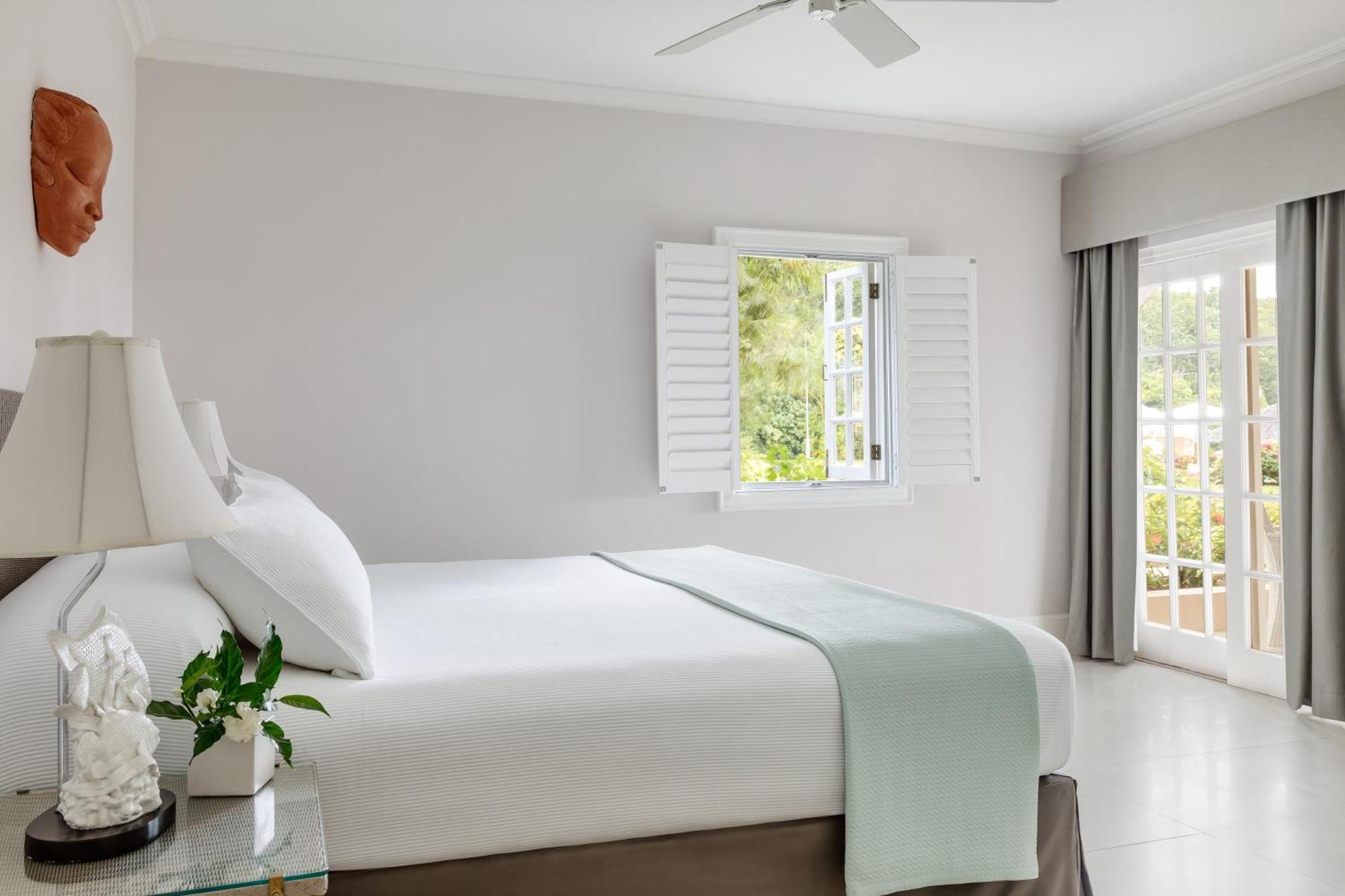 One-Bedroom Beachfront Suite