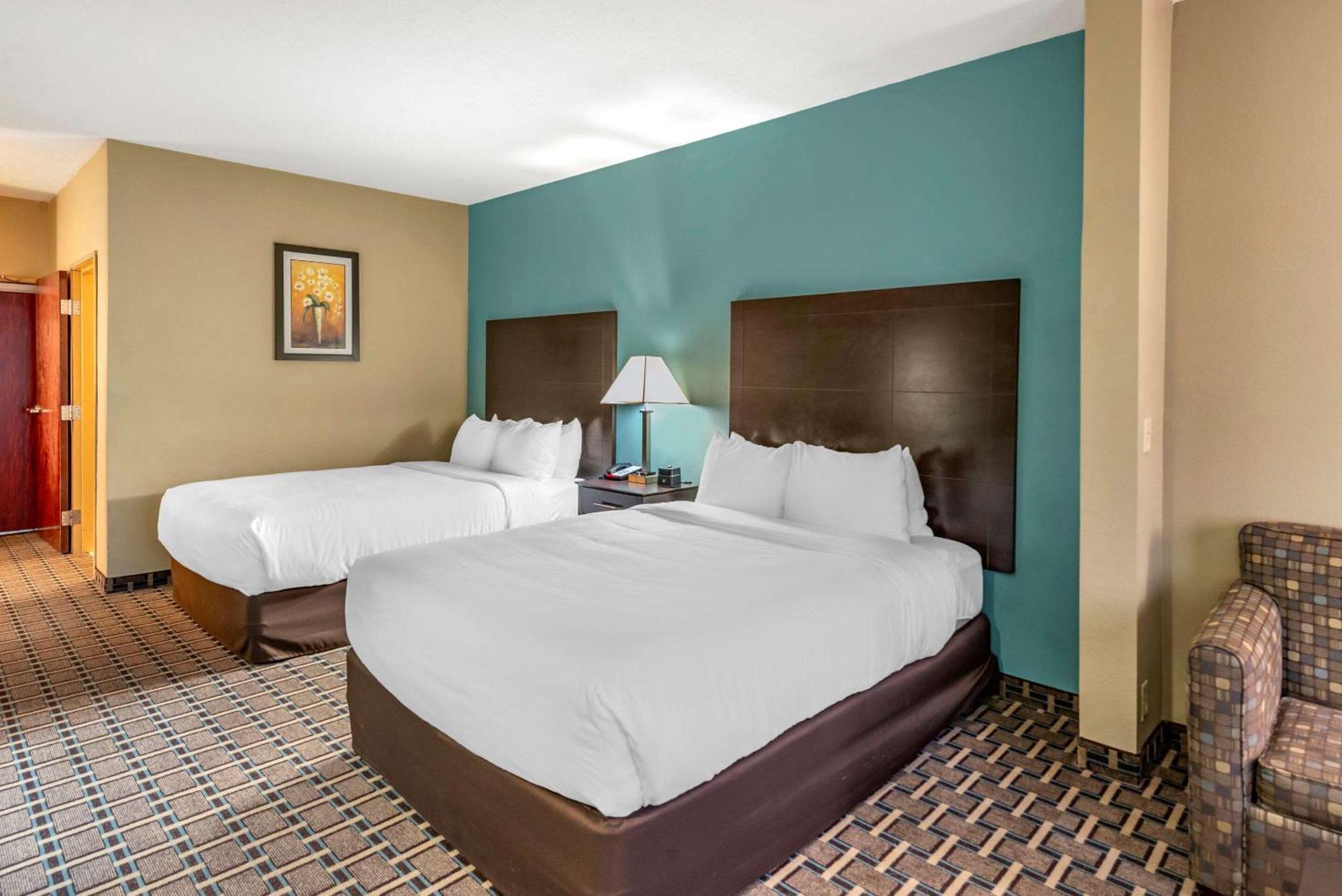 Suite Two Queen Beds Sofa Bed Accessible or Non Smoking
