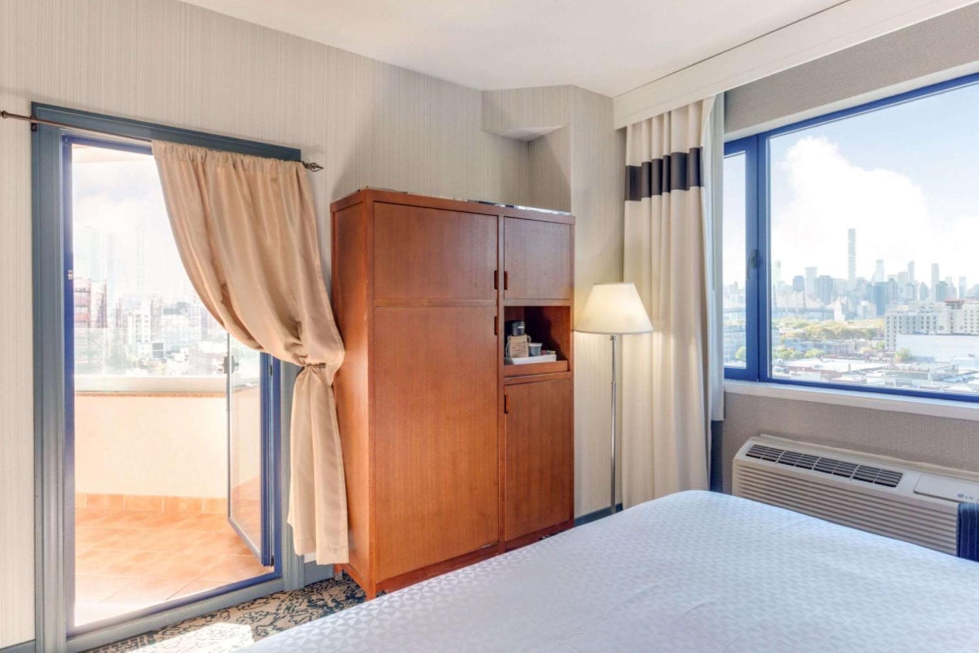 Balcony King Room City View