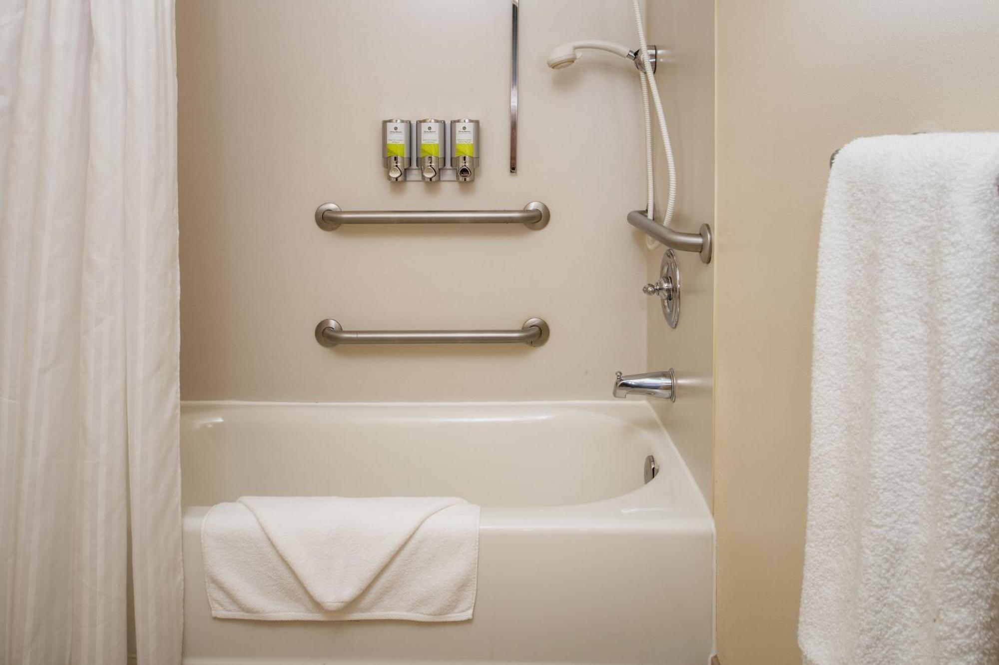 Studio Two Queen Mobility Accessible w or Tub & Communication Features,1279043098:JPEG