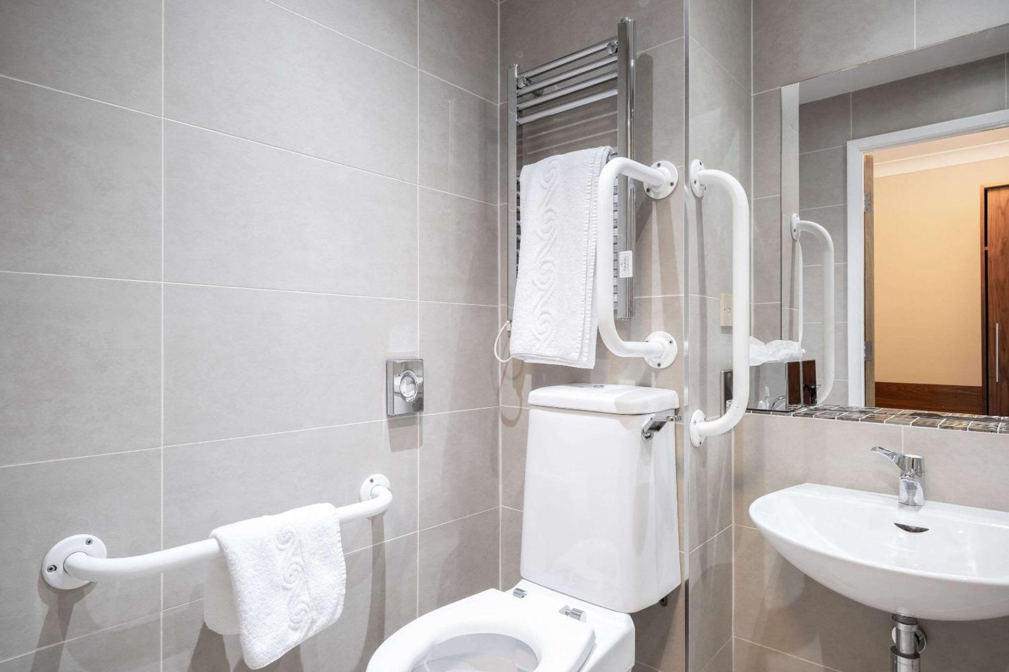 Standard King Room Walk Shower,1591484604:JPEG