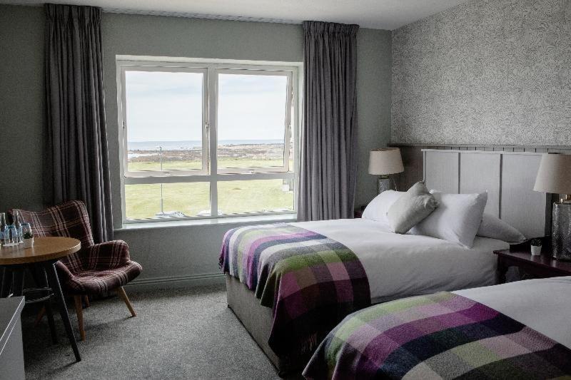 Standard Twin Room Side Sea View