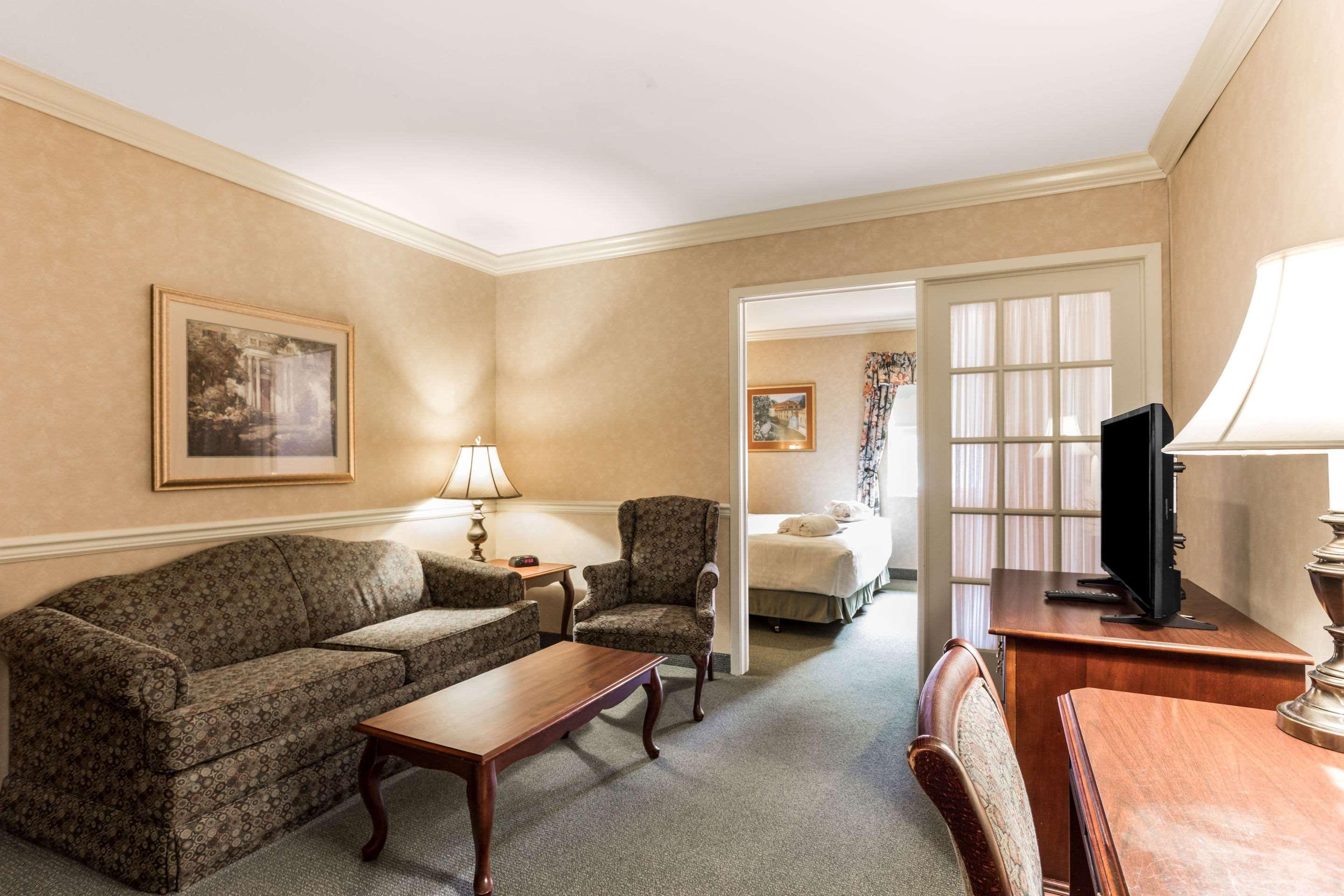 Standard King Suite with Sofa Bed - Non-Smoking