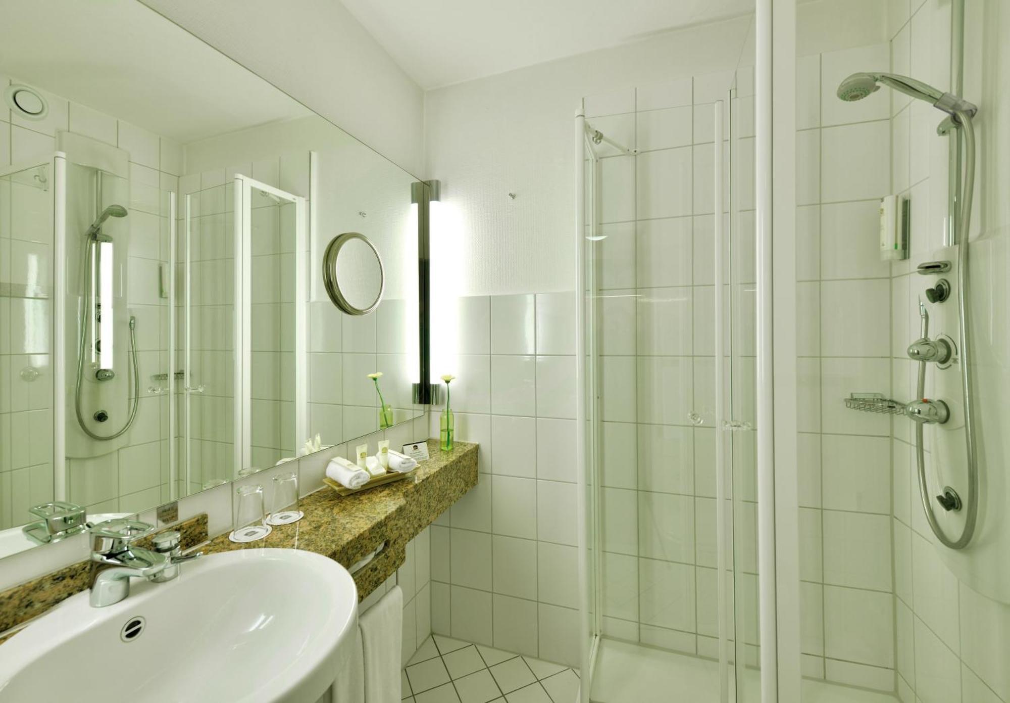 Business Queen Room,1279974190:JPEG