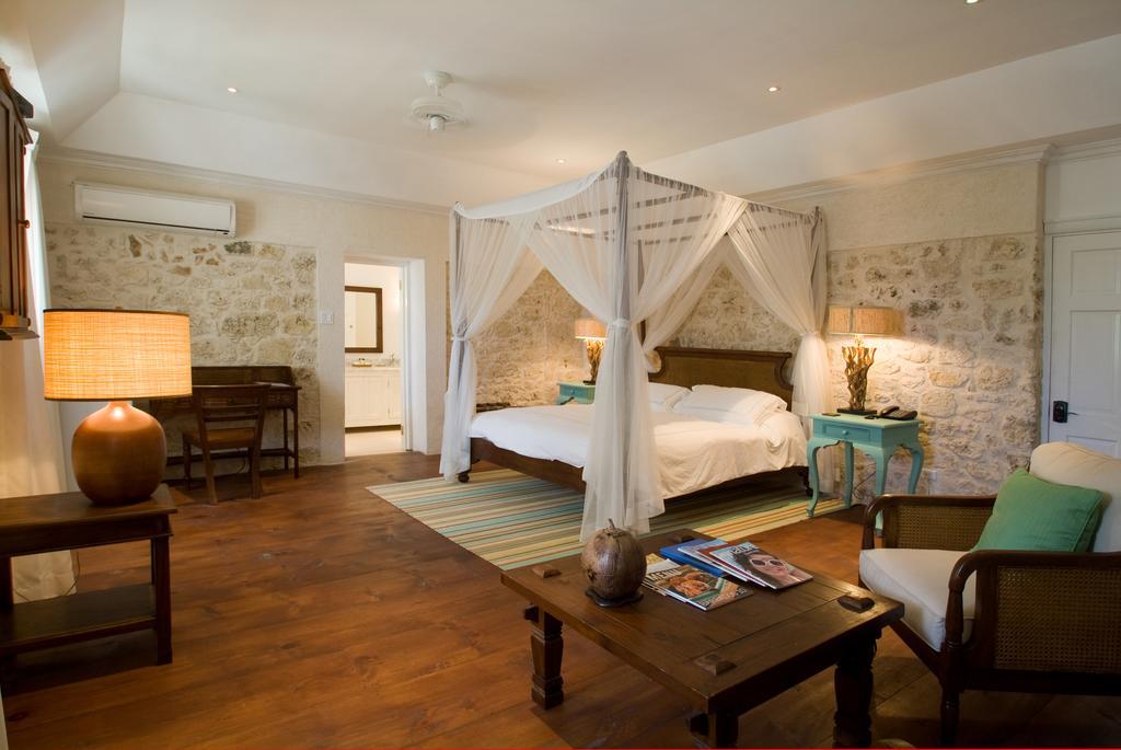 One-Bedroom Suite,128063970:JPEG