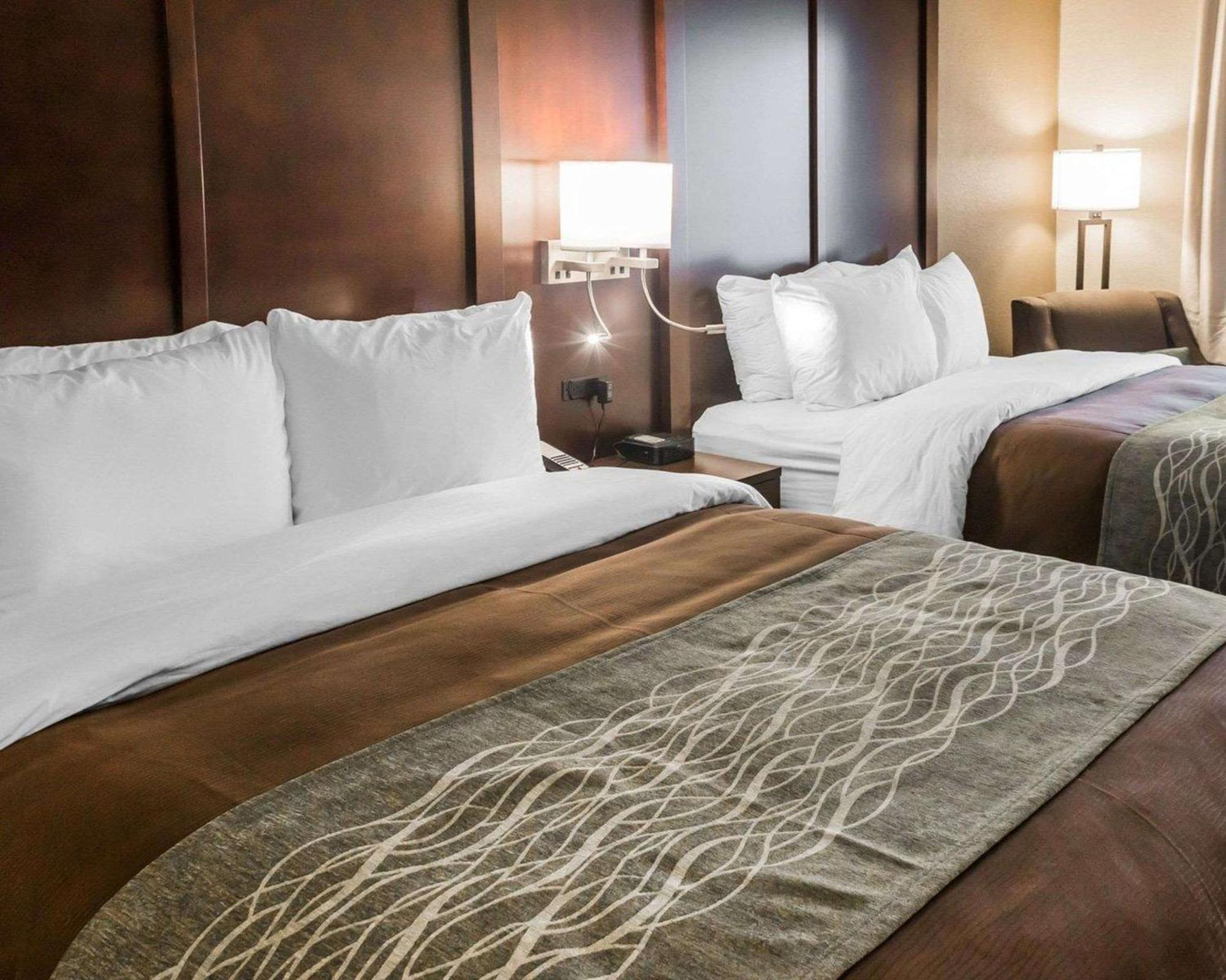 Queen Room with Two Queen Beds - Non-Smoking,1280683702:JPEG