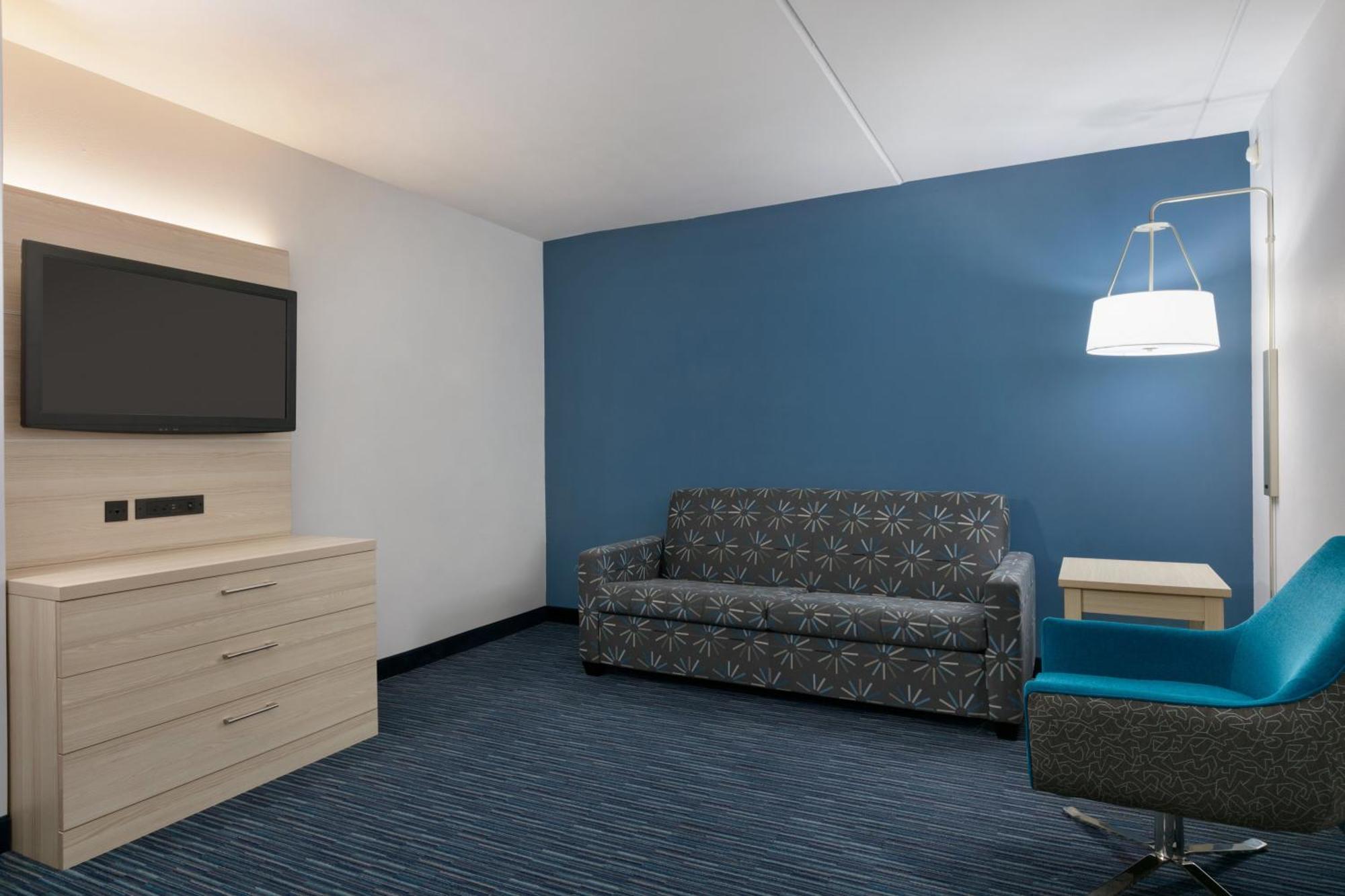 Queen Room - Hearing Accessible, Full Kitchen, Sofa Bed,1449381451:JPEG