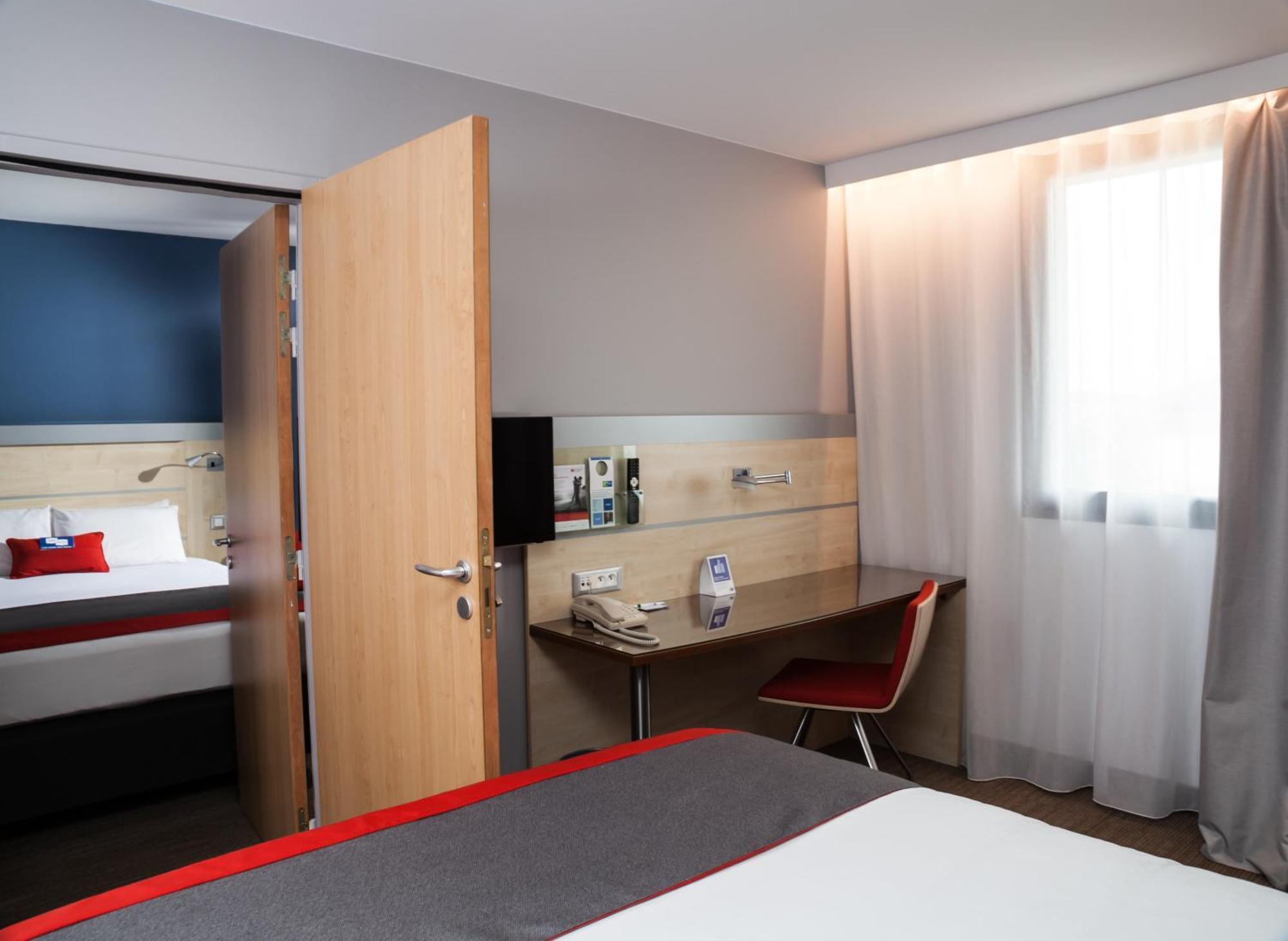 Standard Queen Room