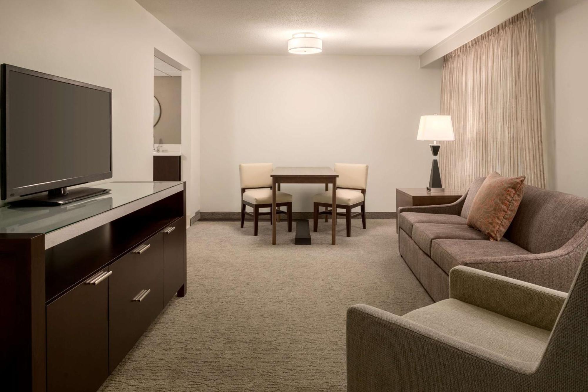 Two Bedroom Suite One King Bed Two Queen Beds Non-Smoking