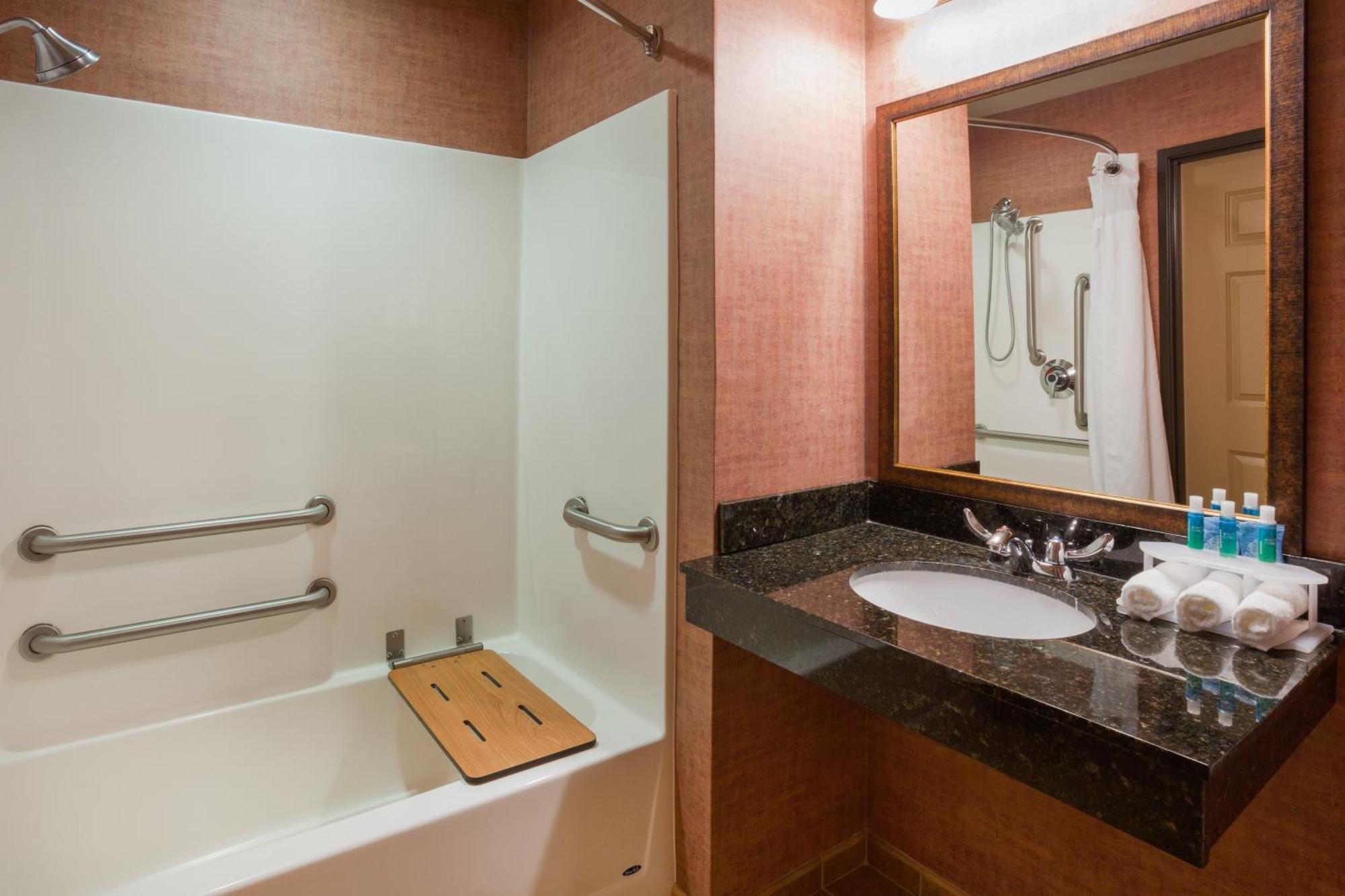 Standard Queen Room with Two Queen Beds - Communications Accessible,1281372682:JPEG