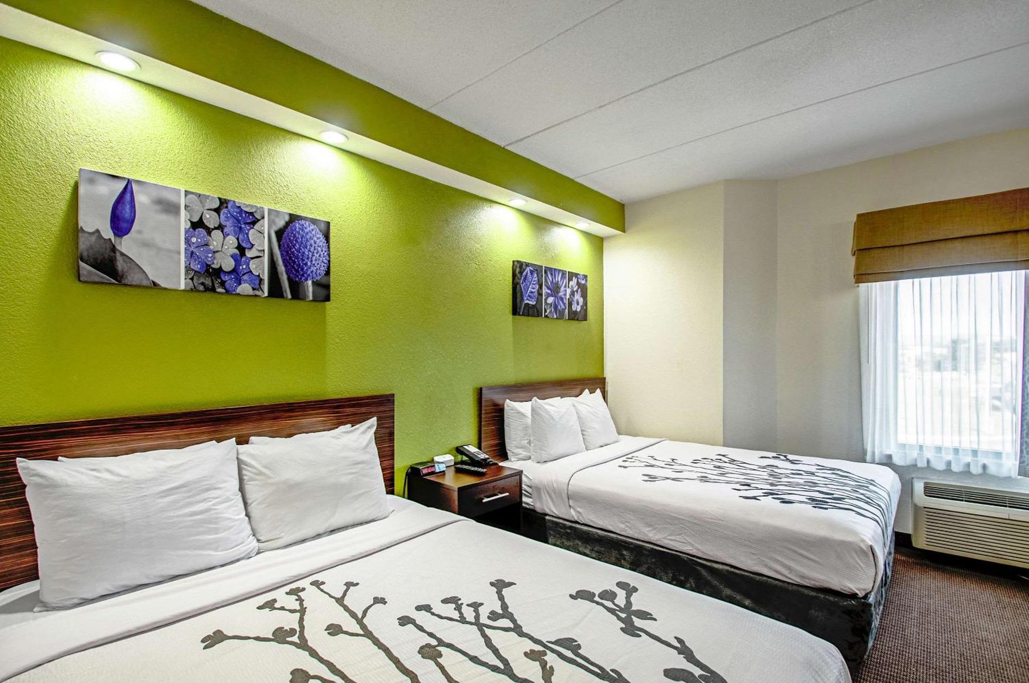 Queen Room with Two Queen Beds - Non-Smoking,1281405694:JPEG