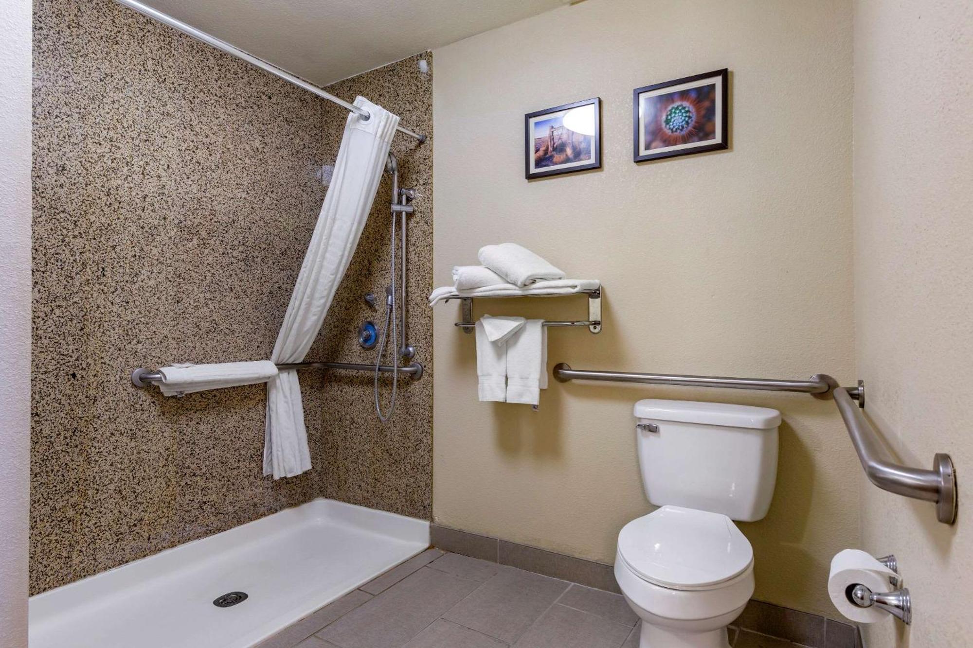 Queen Suite Two Queen Beds Disability Access or Non-Smoking