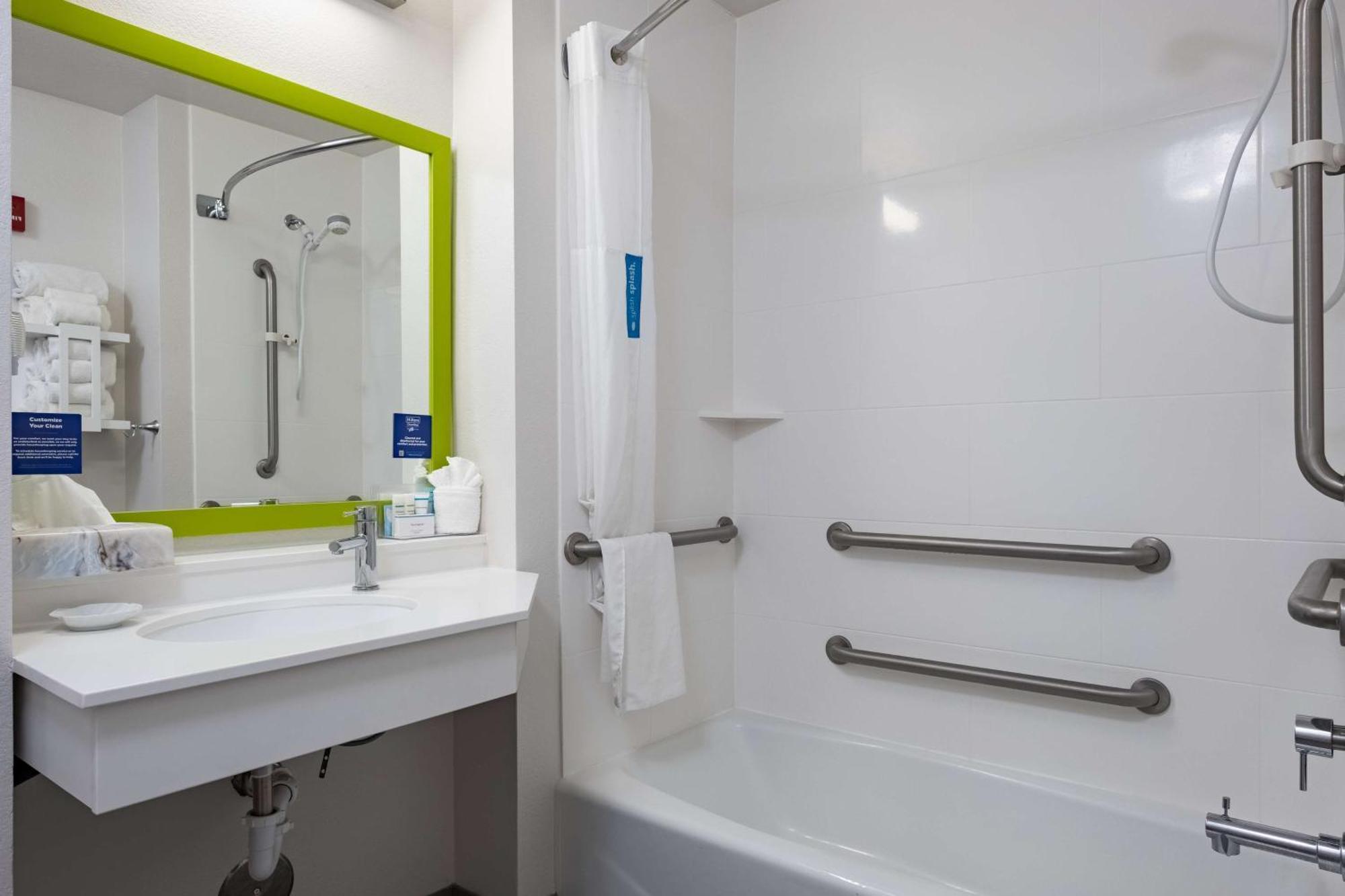 Queen Room with Two Queen Beds - Mobility Access/Non-Smoking