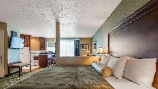 King Suite Kitchen