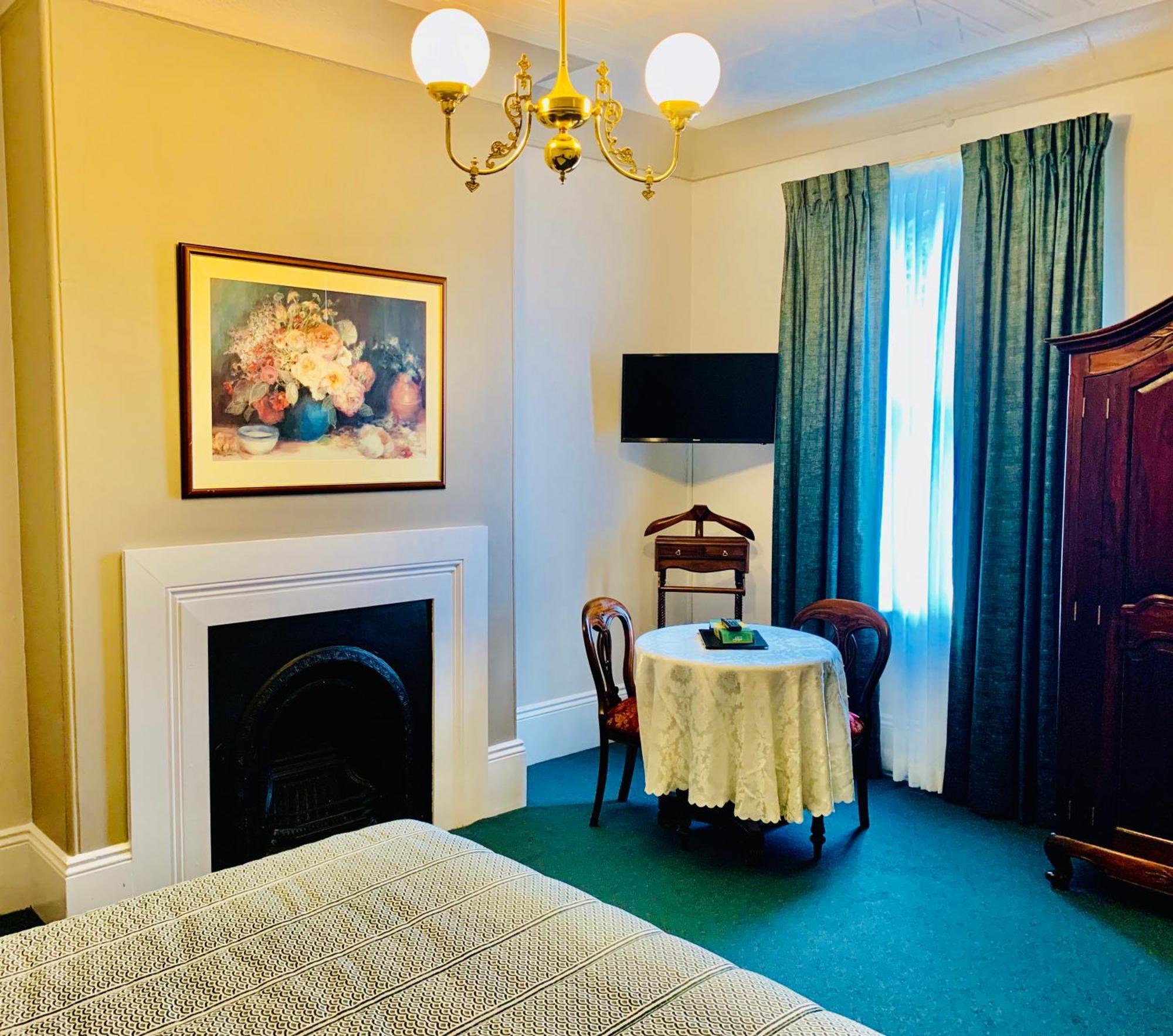 Heritage Queen Suite