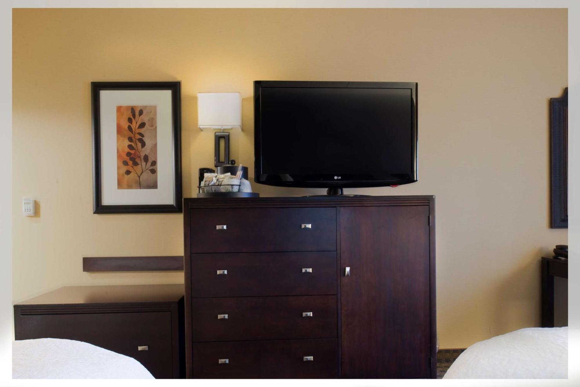 Queen Room with Two Queen Beds - Non-Smoking,1557829189:JPEG