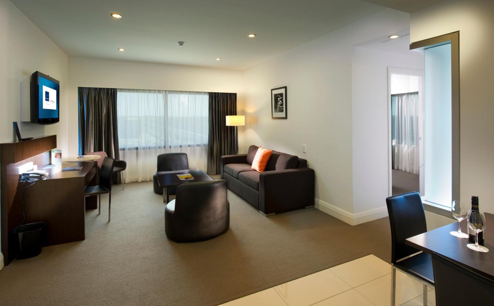 Executive Suite,1282633546:JPEG