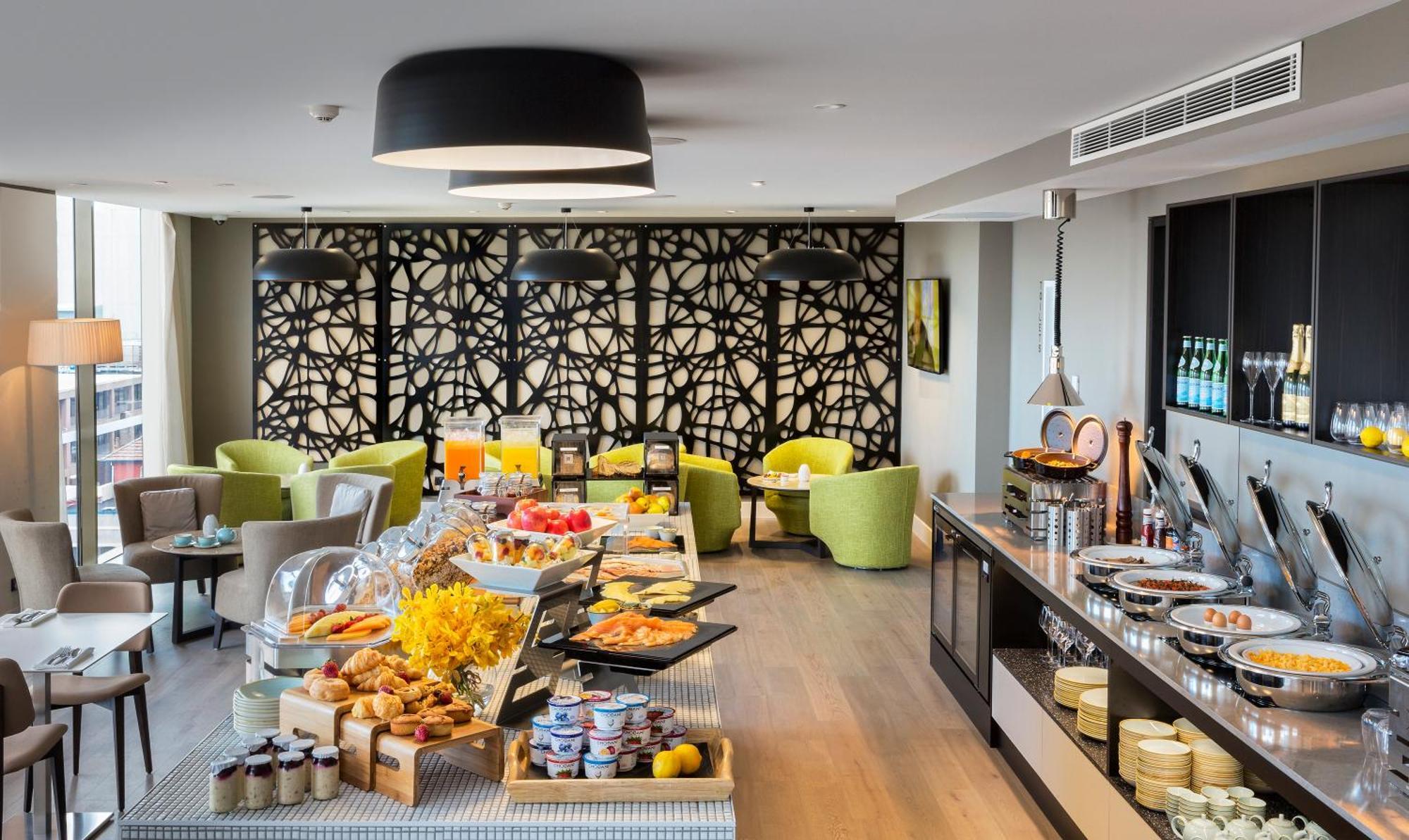 King Room with Club Lounge Access