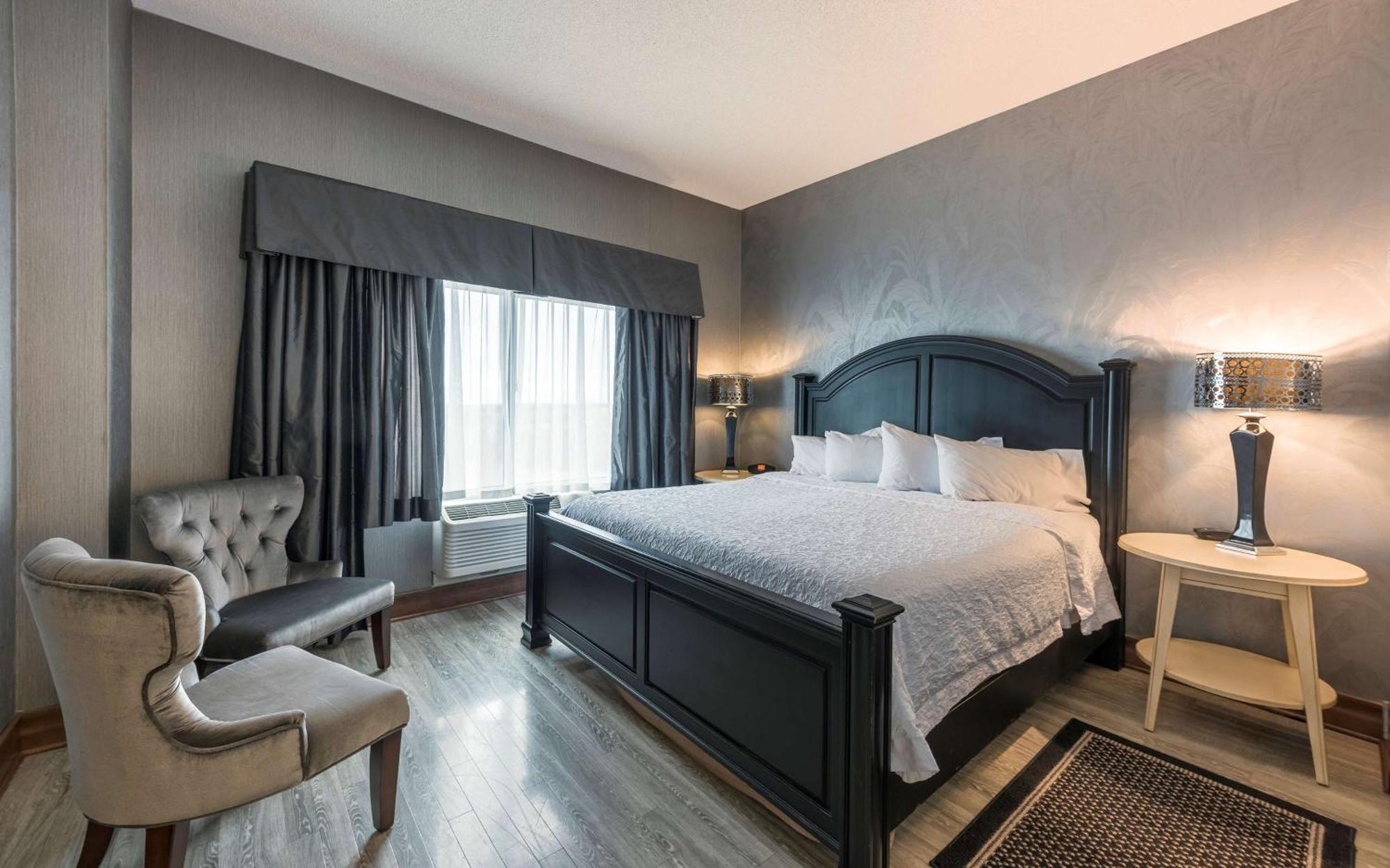 One-Bedroom King Suite - Non-Smoking