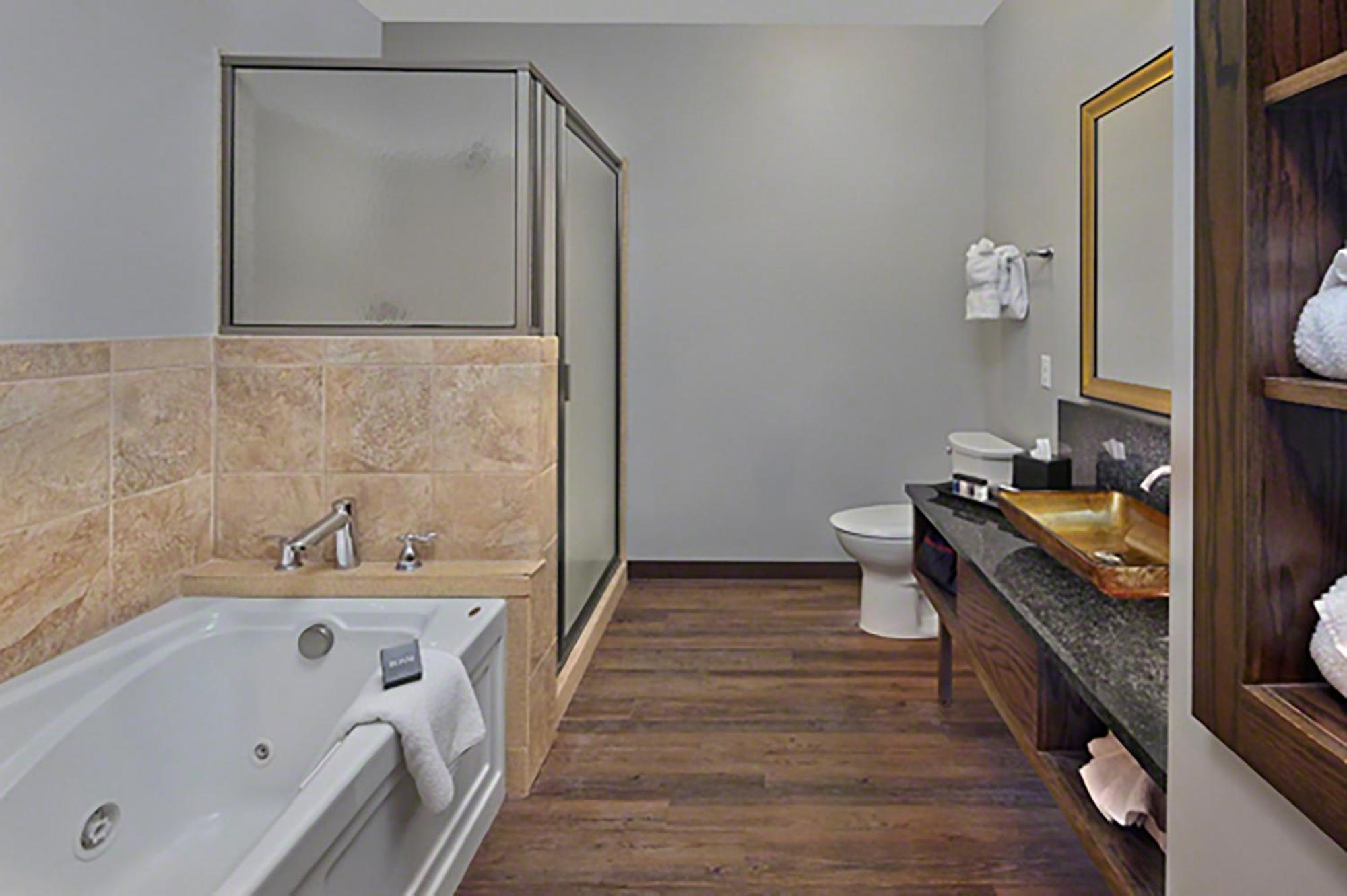 Junior King Suite