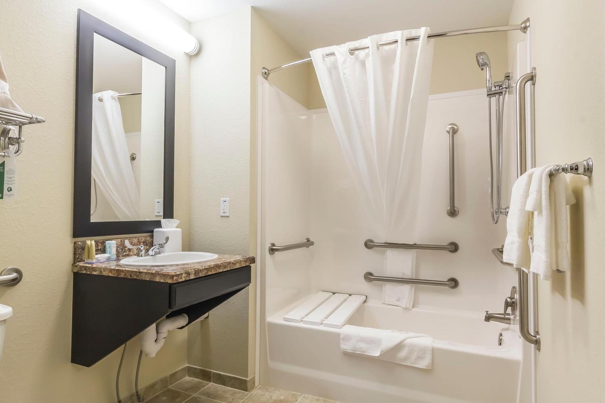 Queen Room - Disability Access/Non-Smoking