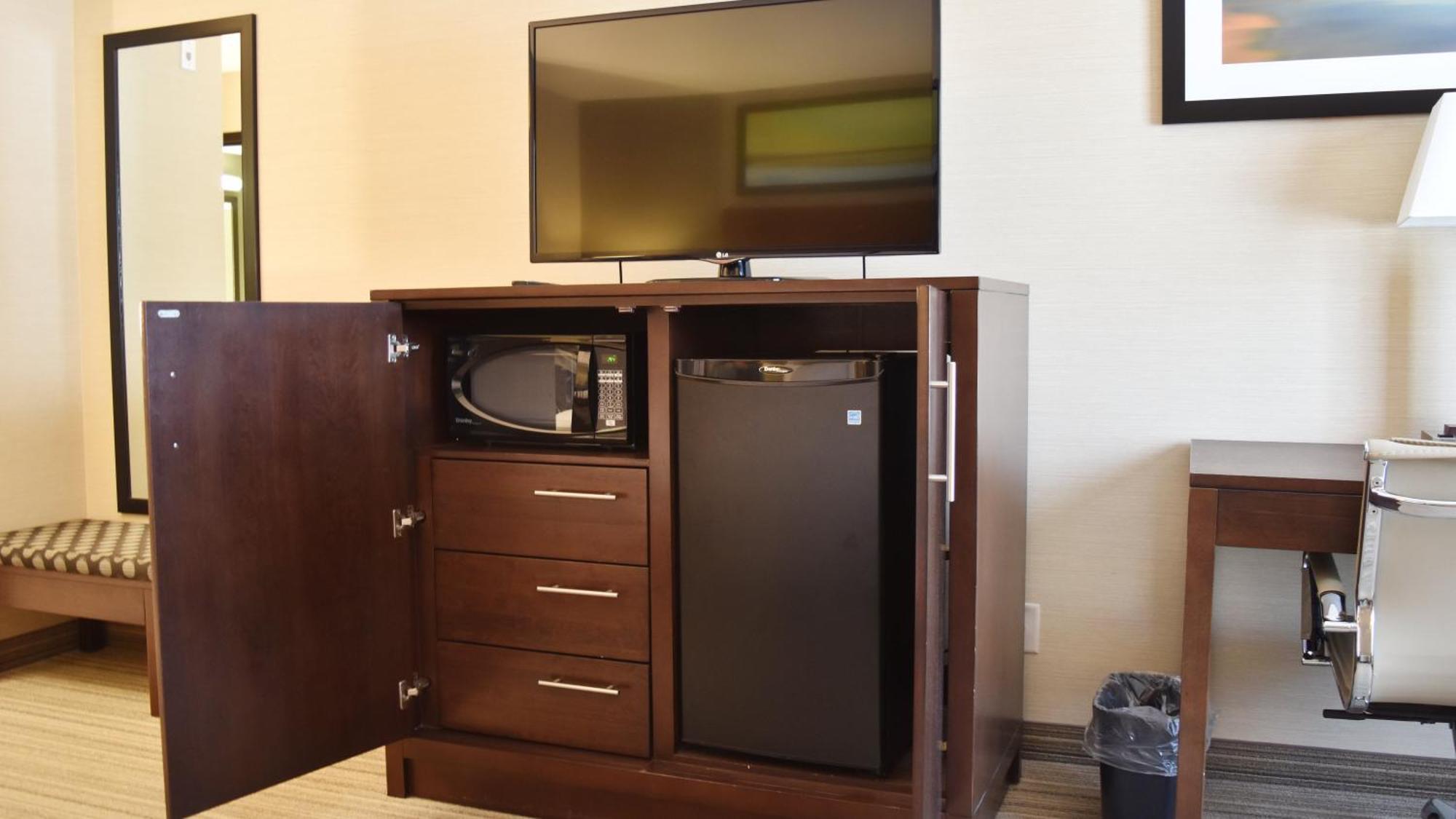 Queen Suite with Two Queen Beds and Sofa Bed,1415731488:JPEG