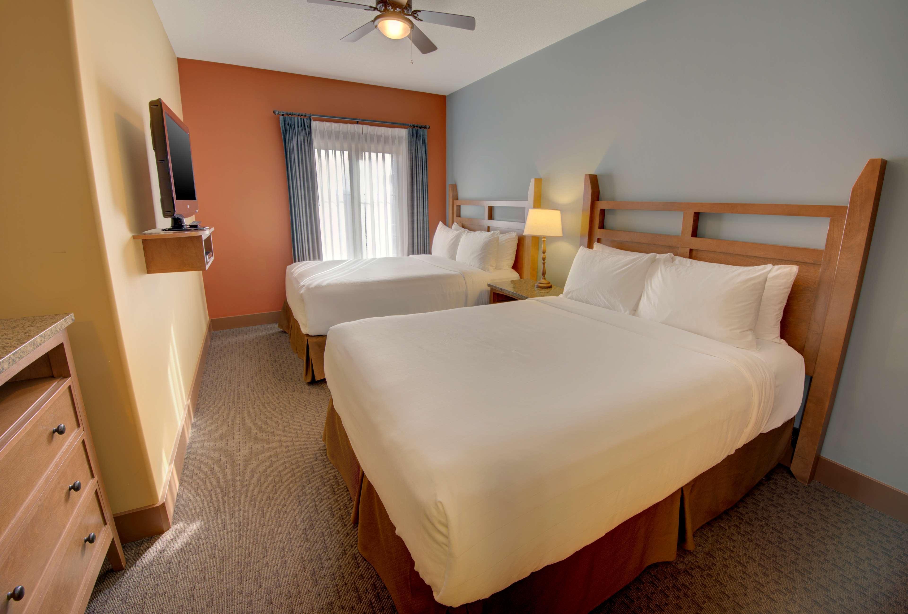 One-Bedroom Apartment Two Queen Beds Pullout Bed,1283065216:JPEG
