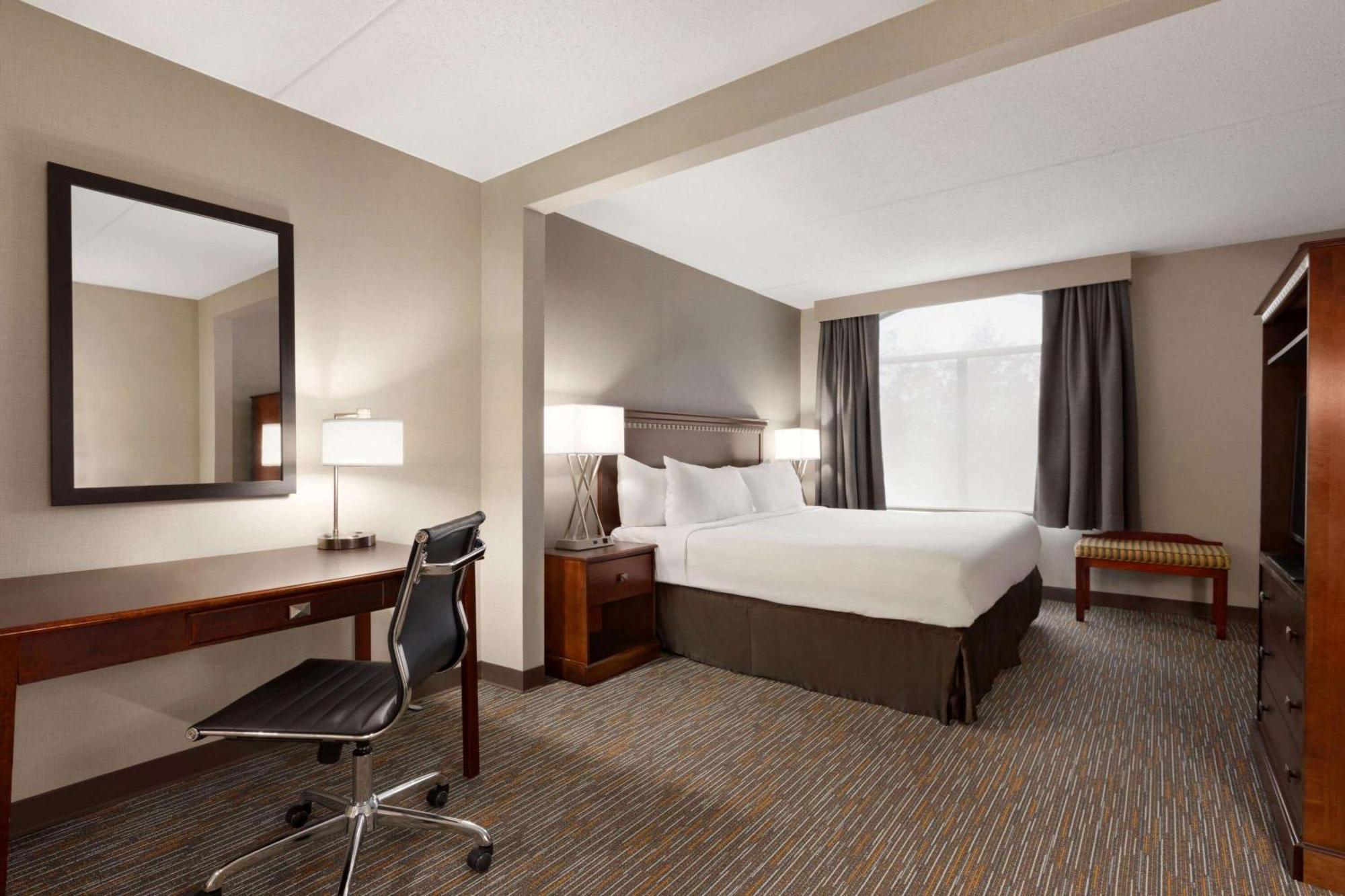 Deluxe King Room - Non-Smoking