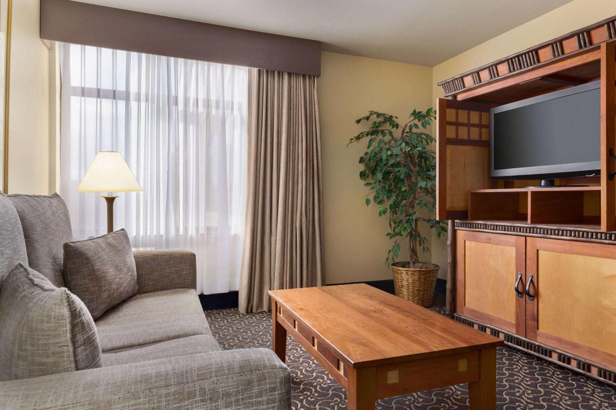 Executive King Suite - Non-Smoking