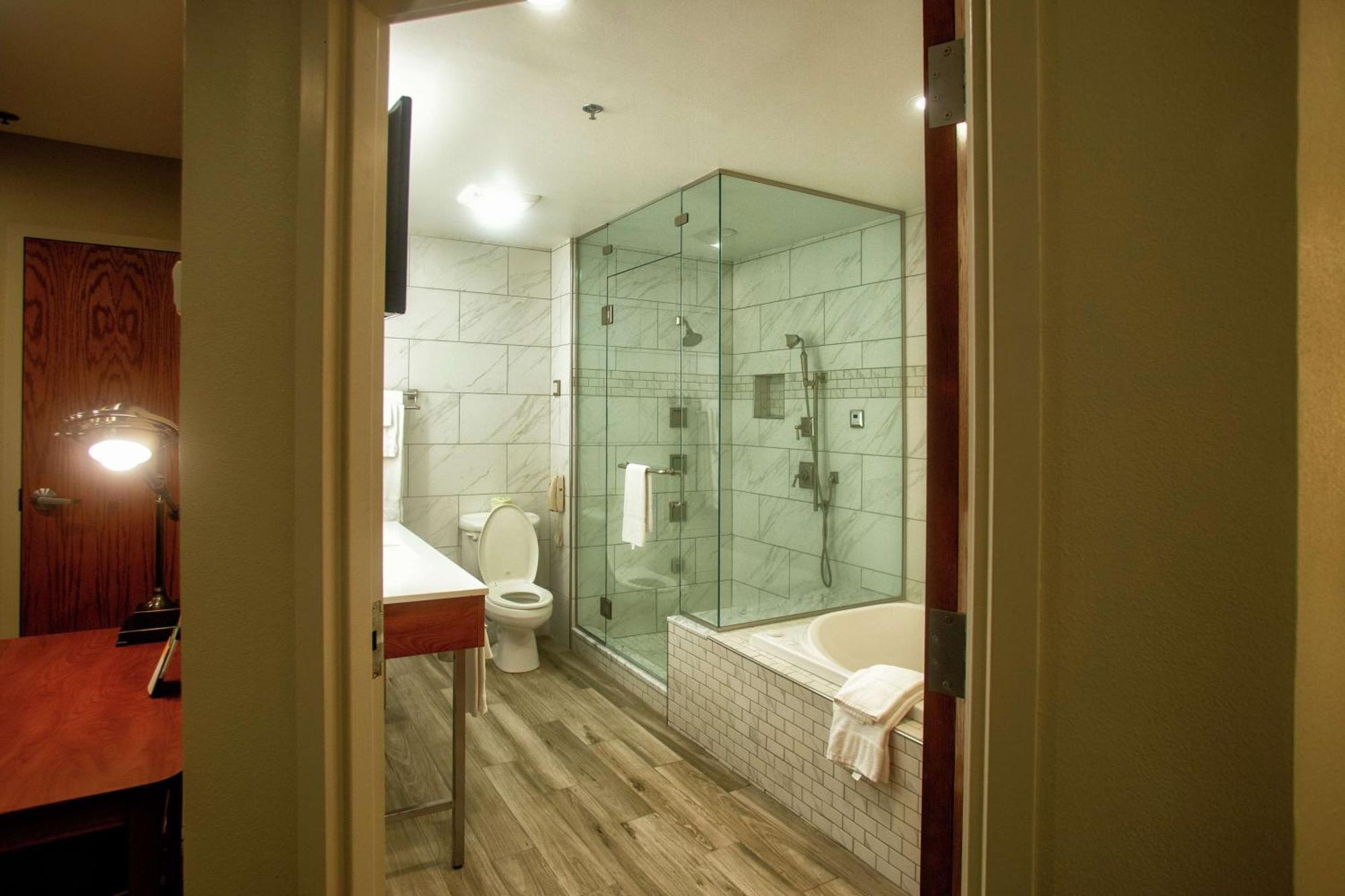 King Studio Spa Bath Non-Smoking