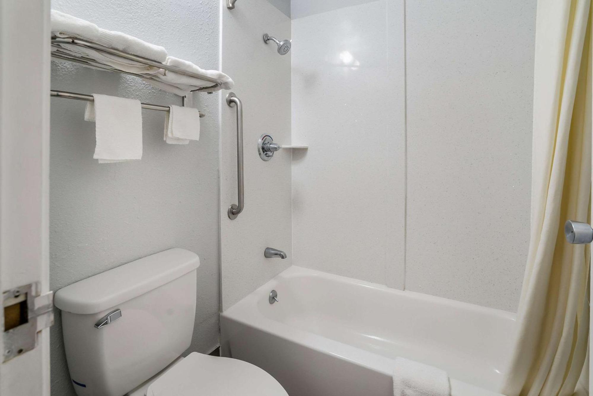 King Room - Non-Smoking,1284462127:JPEG