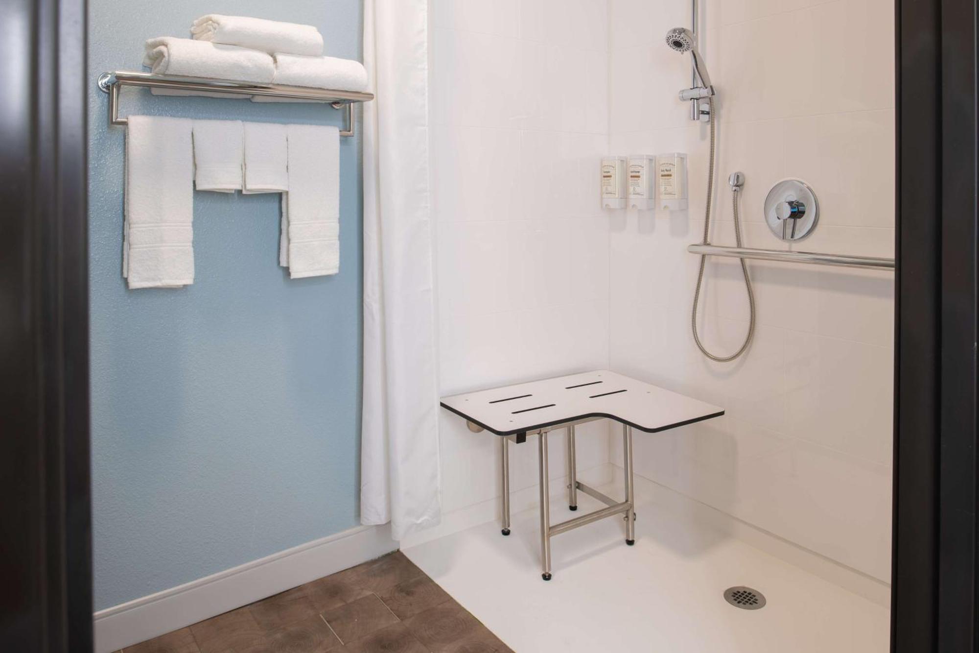 King Room with Roll-In Shower - Mobility Accessible,1284646462:JPEG