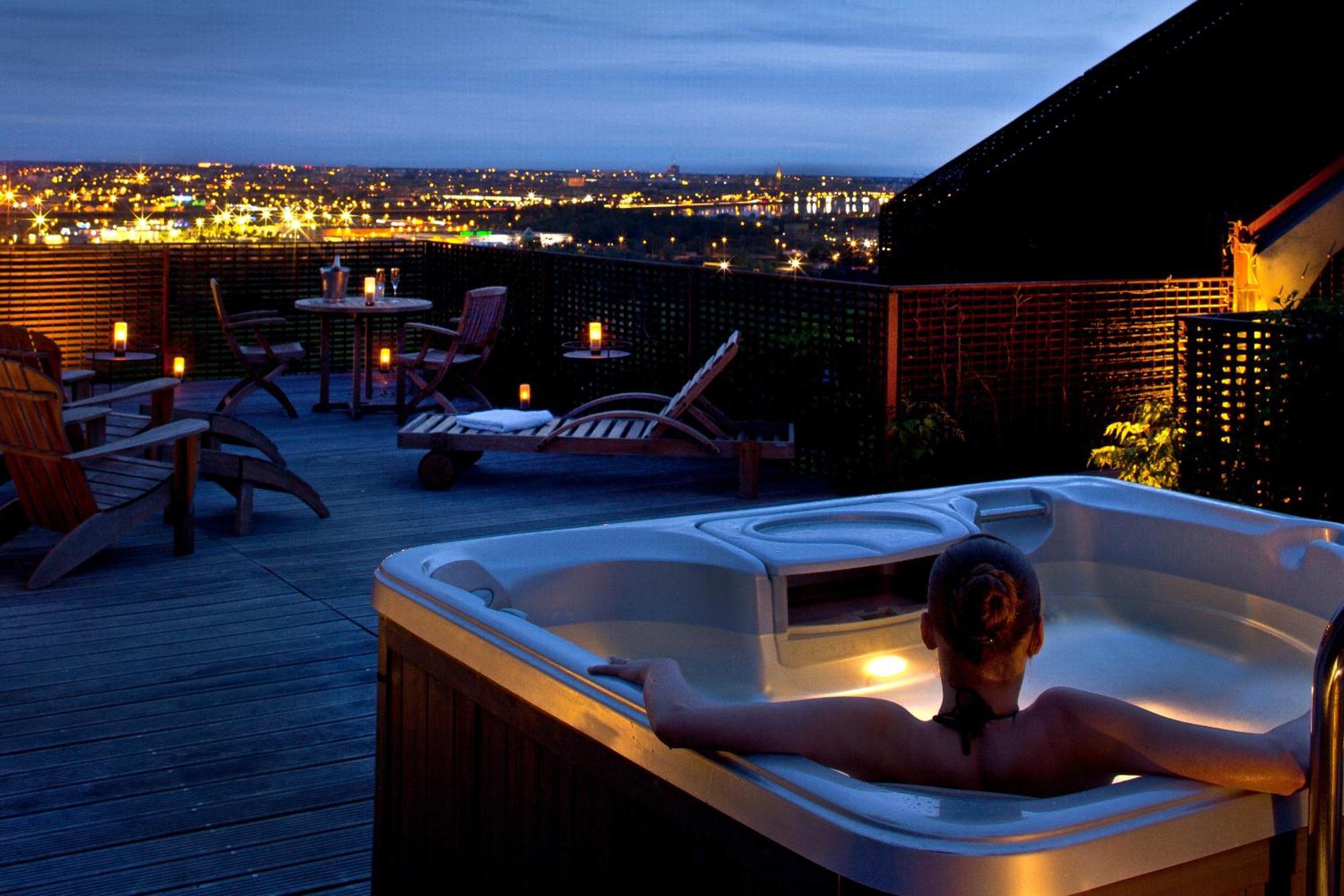 Suite with Hot Tub