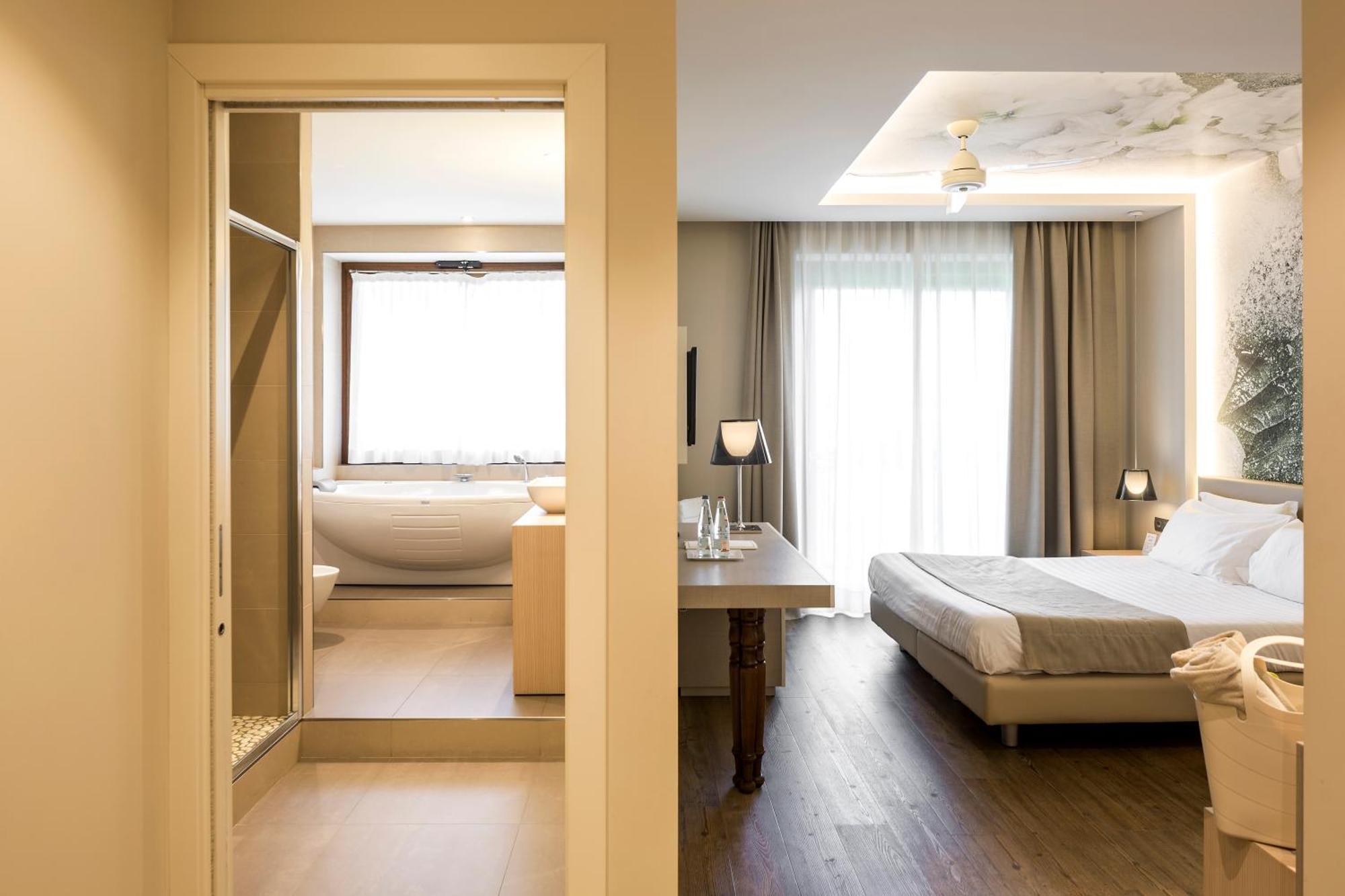 Deluxe Double Room Spa Bath